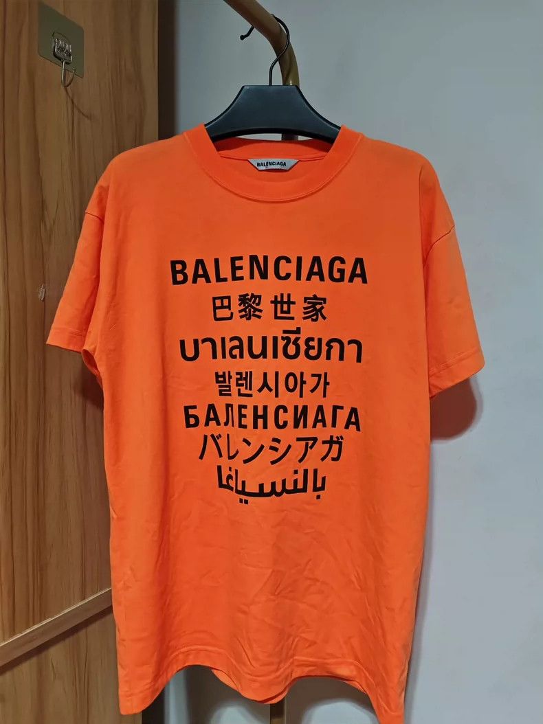 Balenciaga Balenciaga Seven languages short sleeve T-shirt Size US XXS / EU 40 - 1 Thumbnail