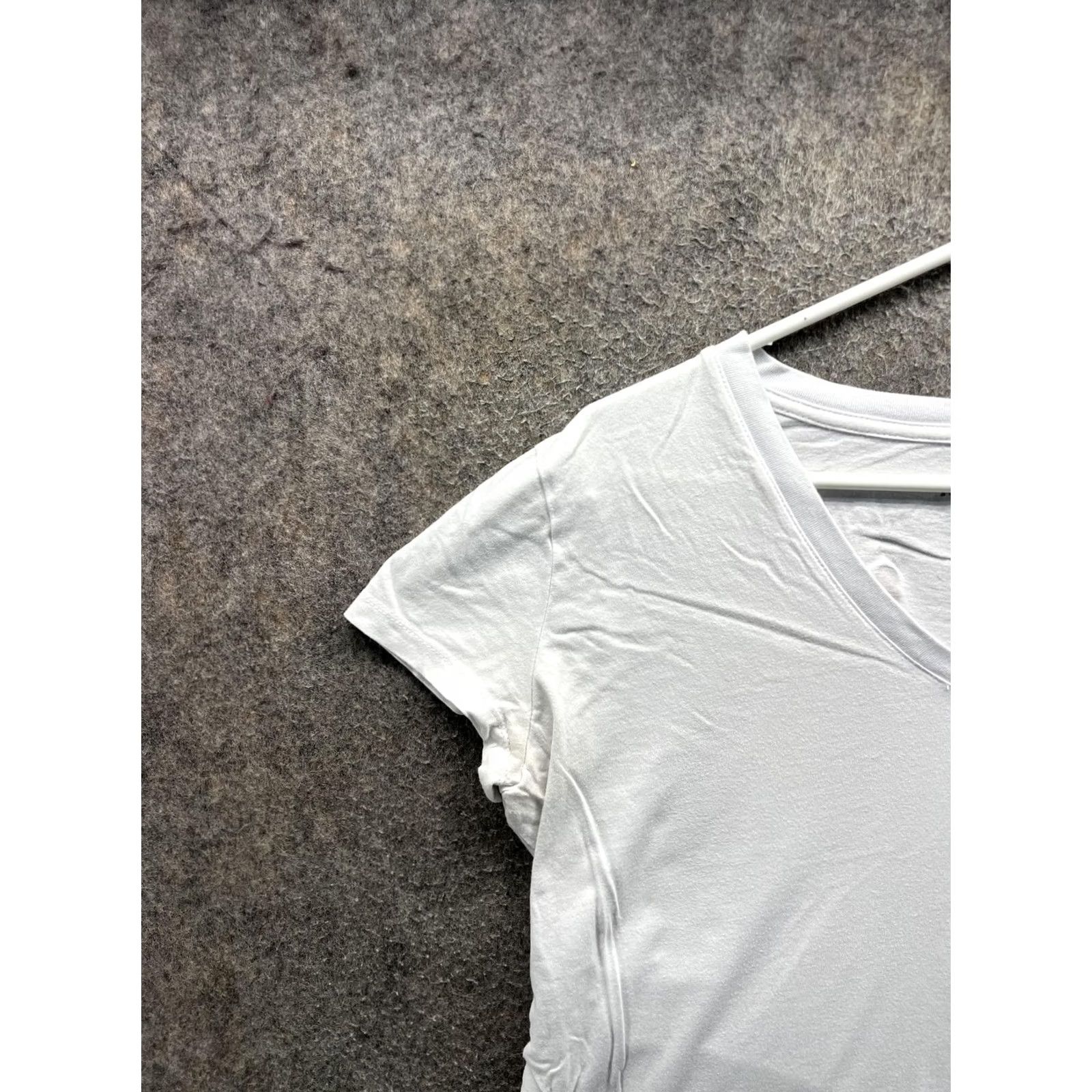 True Religion VINTAGE? No — True Religion Shirt Womens Large White V Neck Logo Short Sleeve Jersey Top Size L / US 10 / IT 46 - 6 Thumbnail