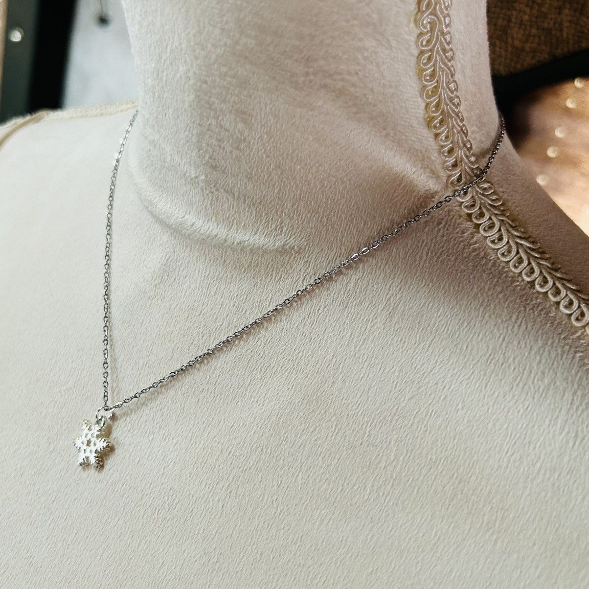 Handmade Handcrafted salvaged vintage silver snowflake necklace Size ONE SIZE - 4 Thumbnail