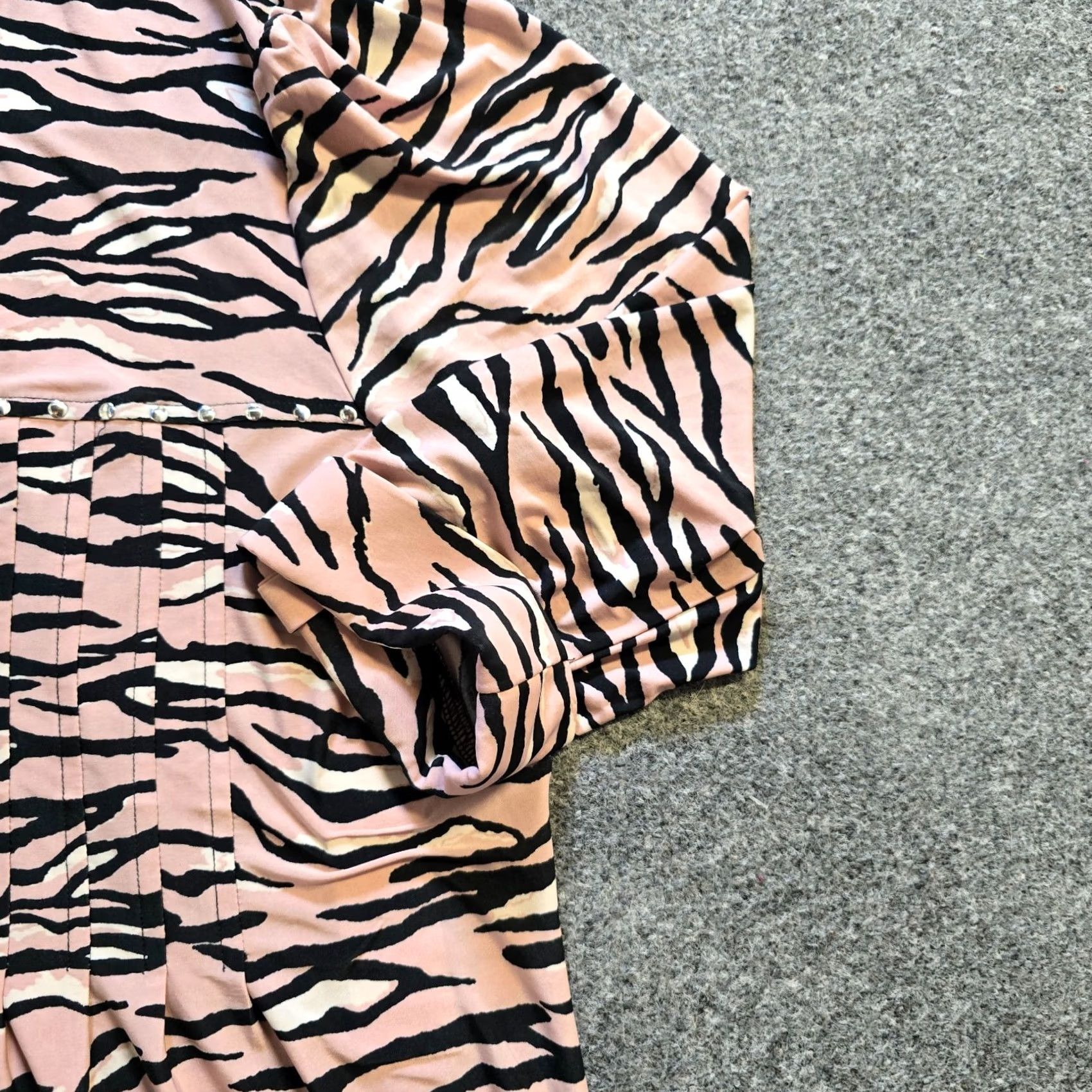 Pinko Cocomo Women 1X Pink Zebra 3/4 Sleeve Blouse V-Neck Stretch No Iron Casual Career Shirt Size XL / US 12-14 / IT 48-50 - 4 Thumbnail