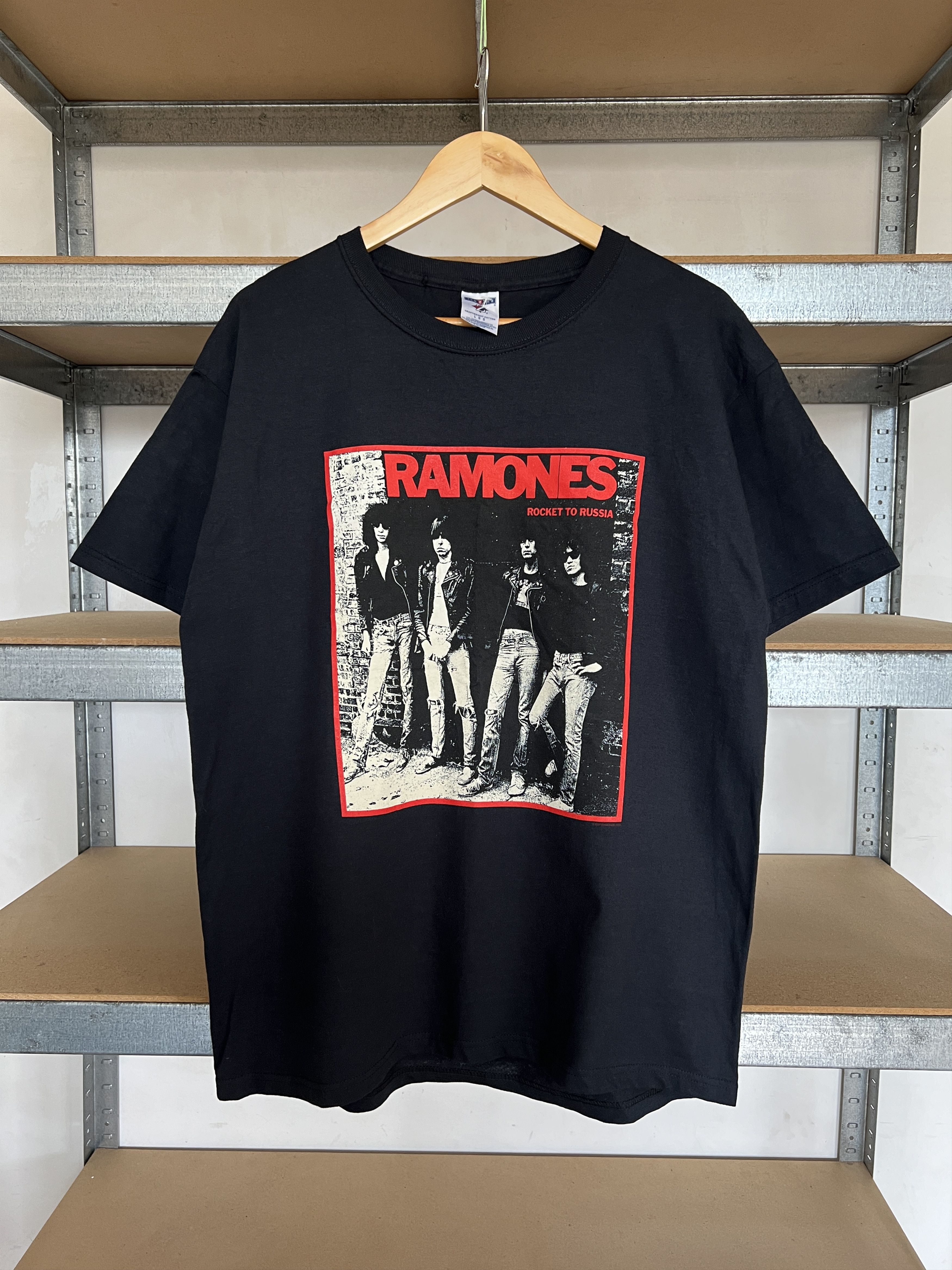 Band Tees Vintage 2007 Ramones Rockets To russia Rock Band T-shirt Size US L / EU 52-54 / 3 - 1 Thumbnail