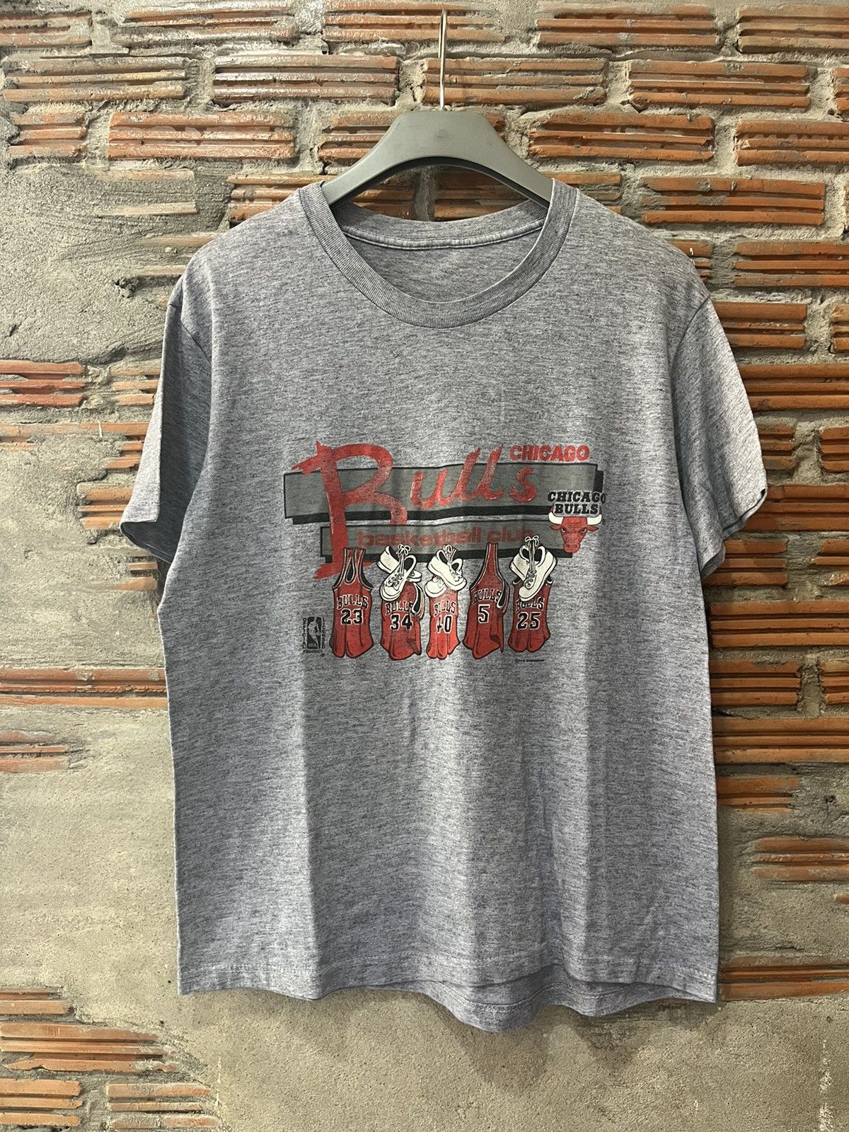 NBA Vintage CHICAGO BULLS basketball club 80’s Tshirt Size US L / EU 52-54 / 3 - 2 Thumbnail