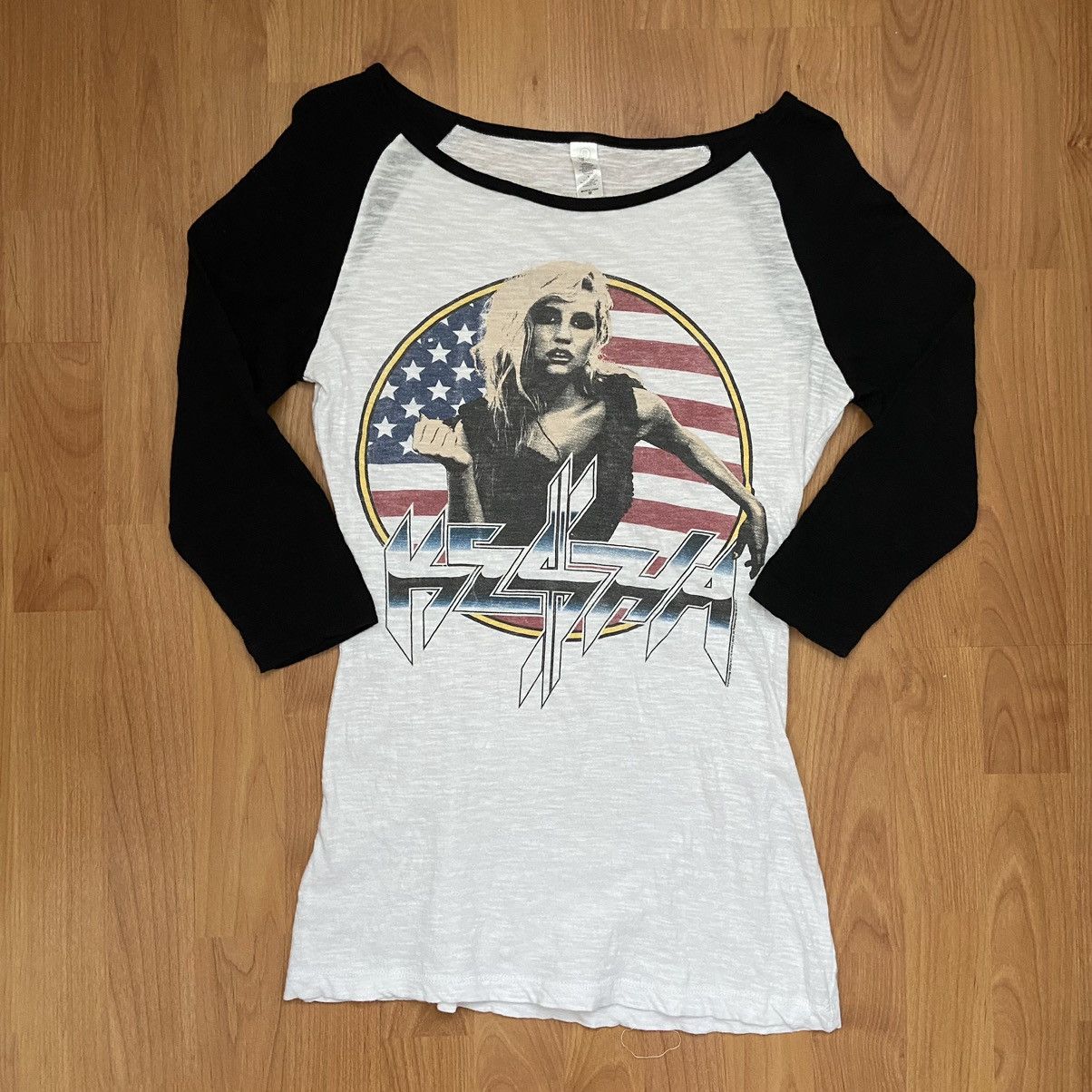 Band Tees Kesha Logo Baseball Shirt Size Women’s Medium Size M / US 6-8 / IT 42-44 - 1 Thumbnail