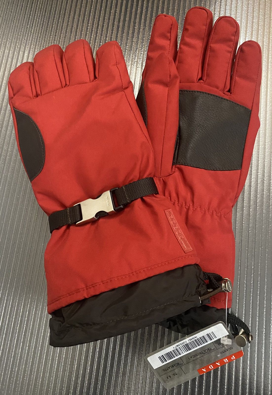 Prada Prada red techno blk deerskin buckled ski gloves 8.5 NWT Size ONE SIZE - 8 Thumbnail