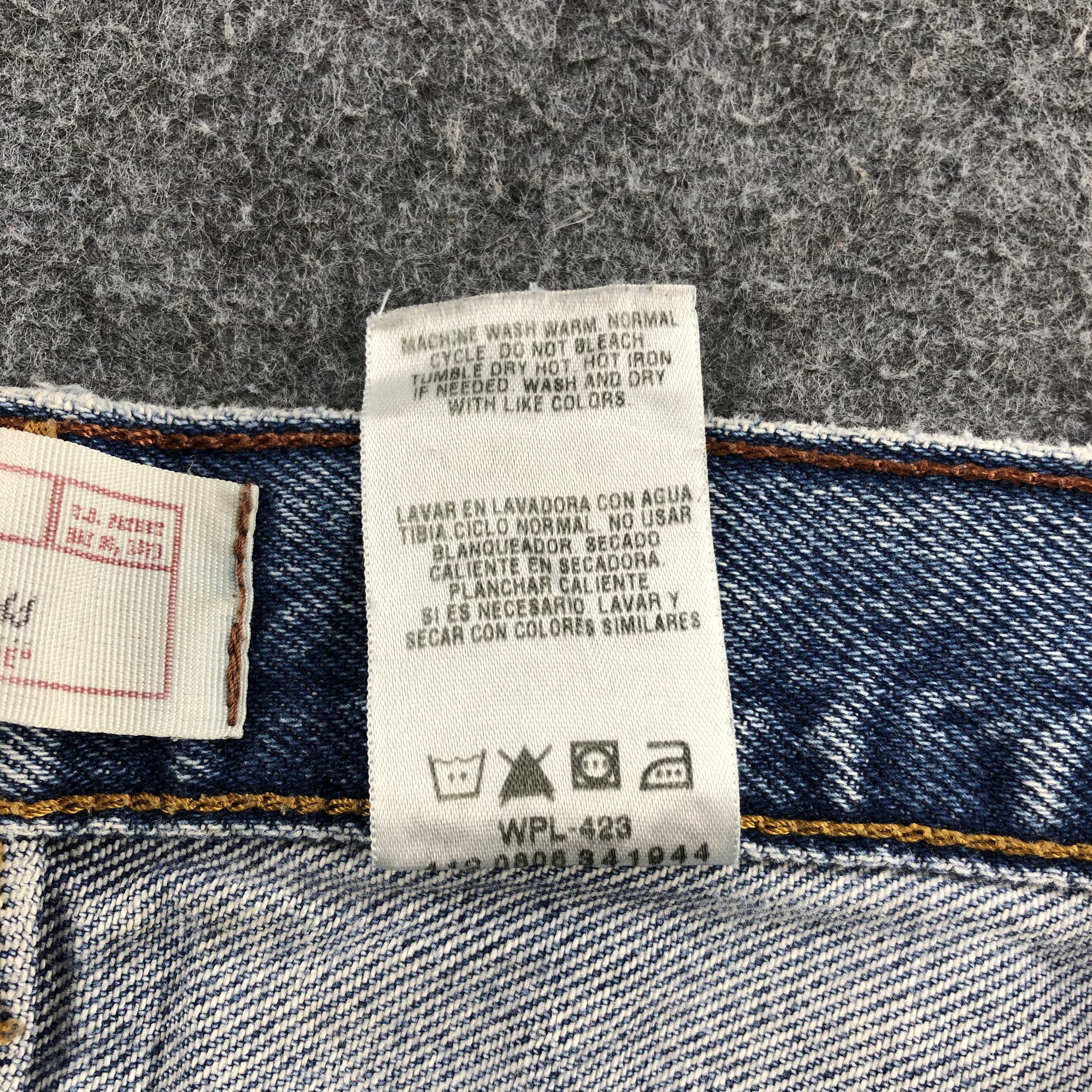 Levi's Vintage Levis Jeans Faded Blue Distressed Denim KJ428 Size US 33 - 12 Thumbnail