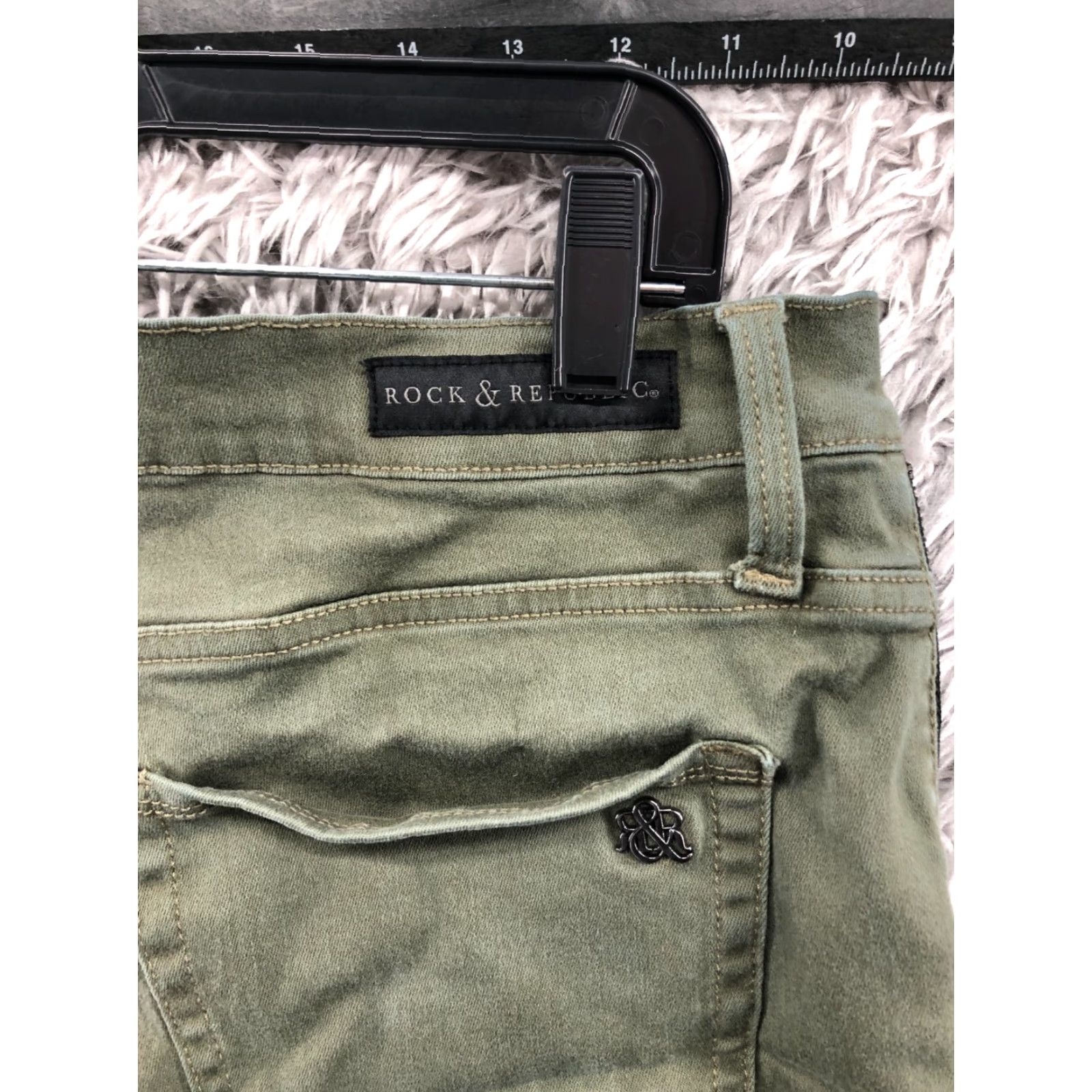 Vintage Rock & Republic Boyfriend Shorts Womens Size 14 Mid Rise Green Side Zip Rock & Republic Collection Contrast Logo 5-Pocket Casual Shorts Womens Size 36" / US 14 / IT 50 - 7 Thumbnail