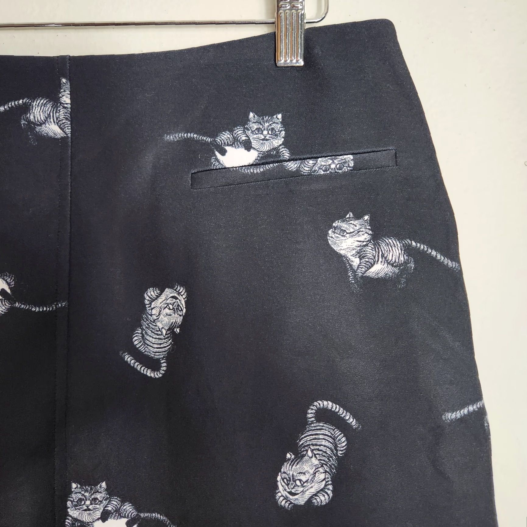 Disney VINTAGE Disney Alice Through the Looking Glass Black Cheshire Cat Skirt-Size 10 Women Short Mini Pocket Zip Cheshire Cat Size 32" / US 10 / IT 46 - 2 Thumbnail