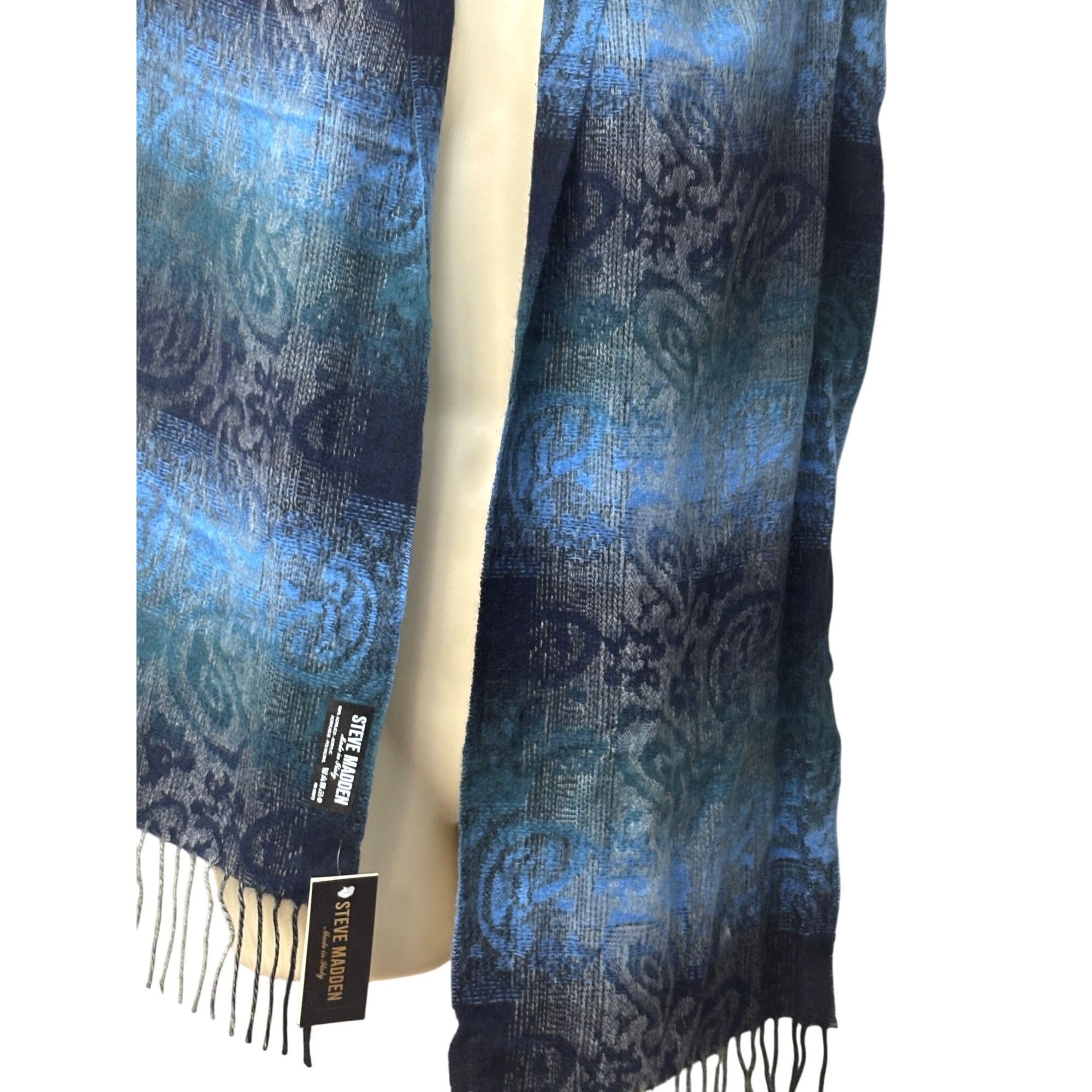 Steve Madden Steve Madden Mid Weight Ombré Paisley Scarf, 11”x 70”, Blue Size ONE SIZE - 11 Thumbnail