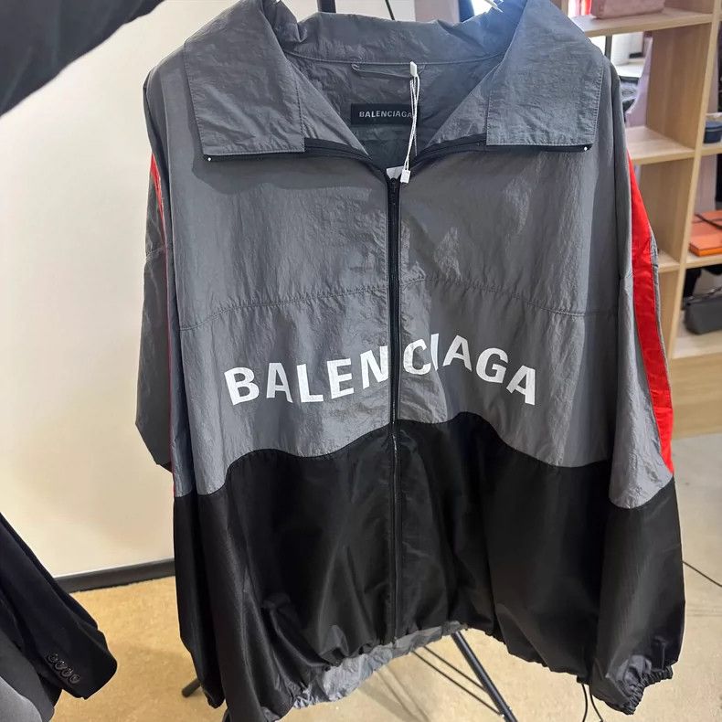 Balenciaga Balenciaga Black and grey patchwork chest logo assault jack Size US M / EU 48-50 / 2 - 1 Thumbnail