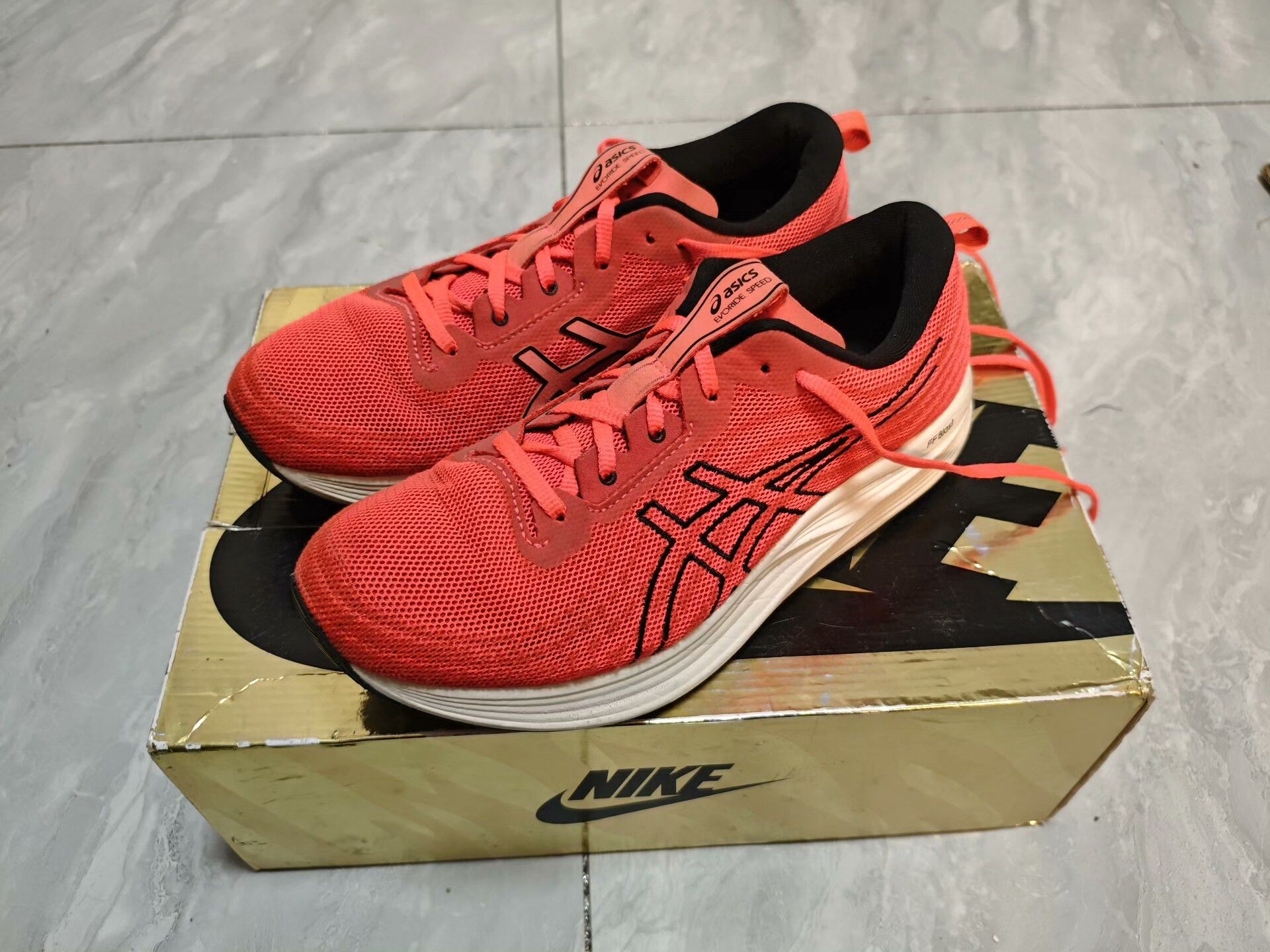 Asics Asics Red Lowtop Sneakers 9 Men Size US 9 / EU 42 - 1 Thumbnail