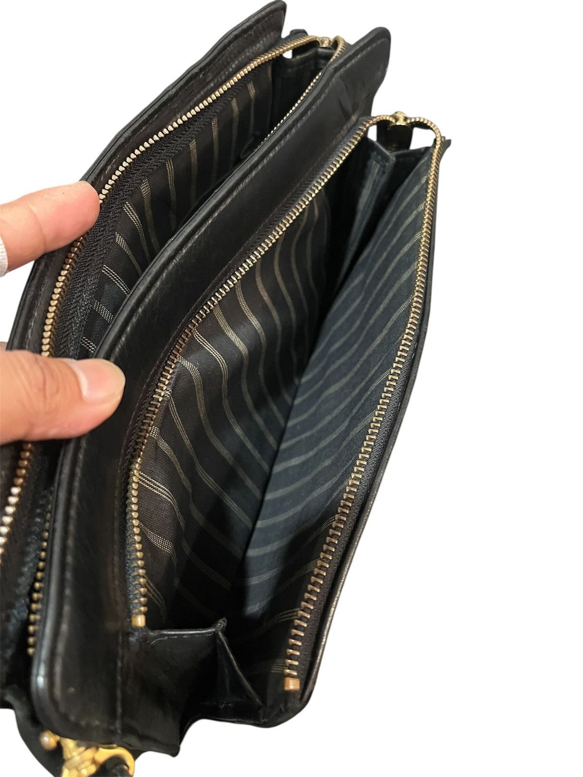 Balenciaga Authentic BALENCIAGA BB Clucth Bag Size ONE SIZE - 13 Thumbnail