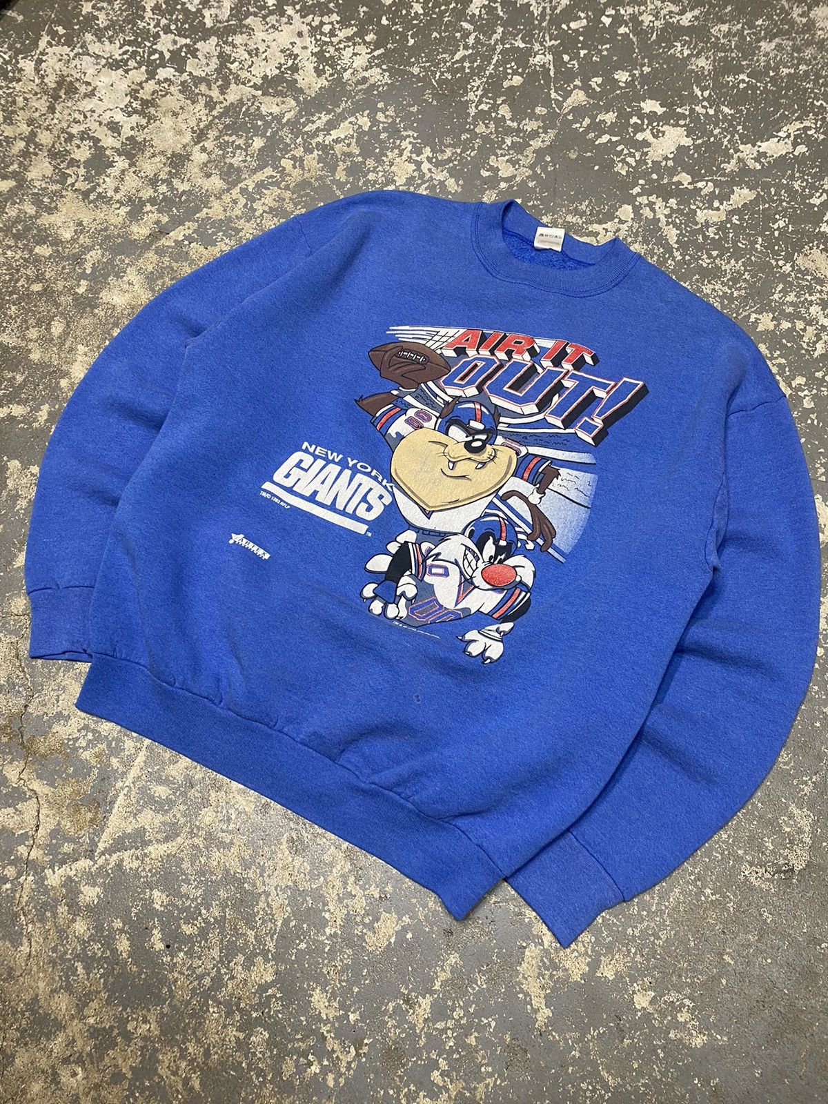 NFL × Vintage × Warner Bros Vintage New York Giants Tasmanian Devil NFL Crewneck Hoodie Size US XL / EU 56 / 4 - 2 Thumbnail