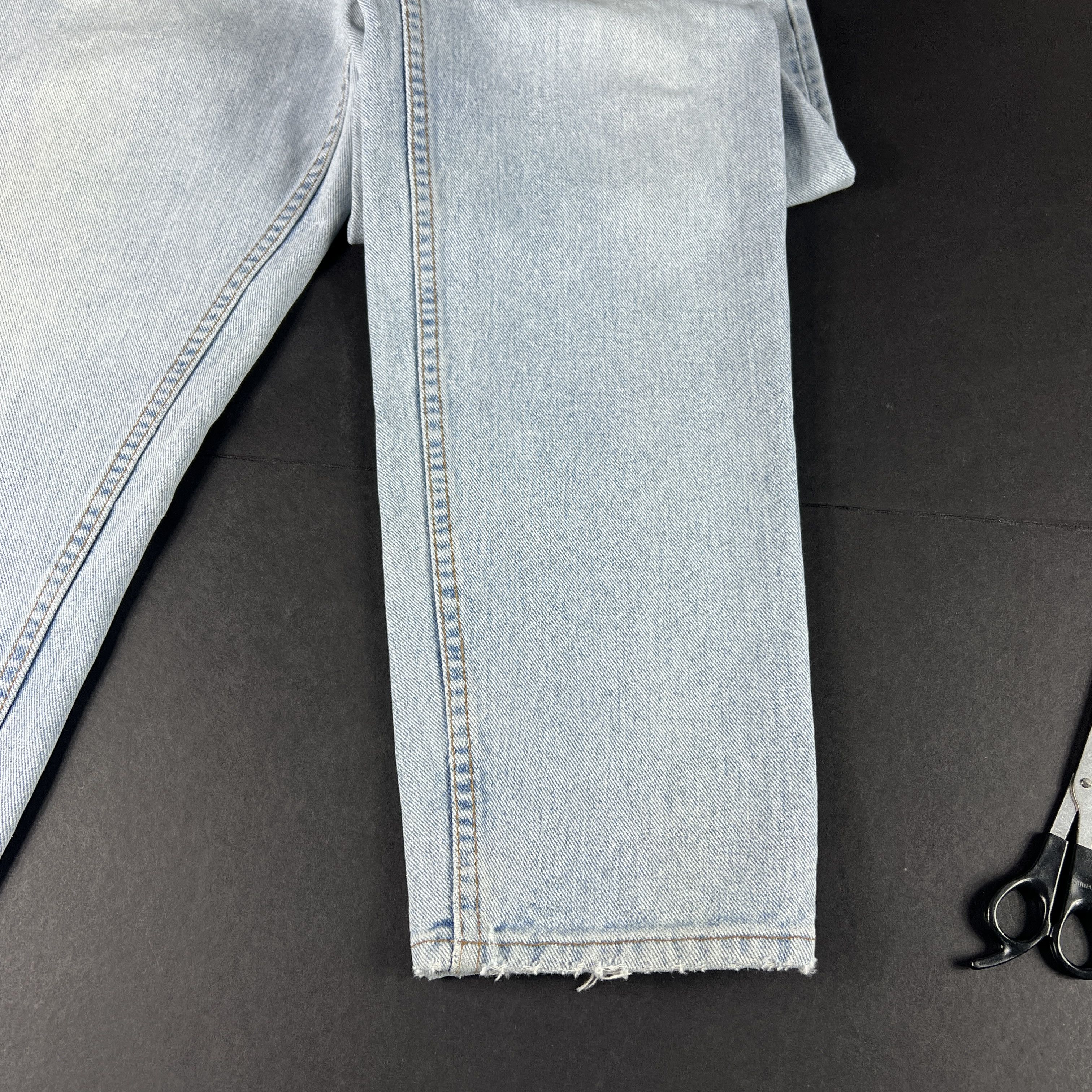 Levi's × Vintage VTG 90s Levi's Jeans 550 Relaxed Straight Light Blue Denim Size US 33 - 6 Thumbnail