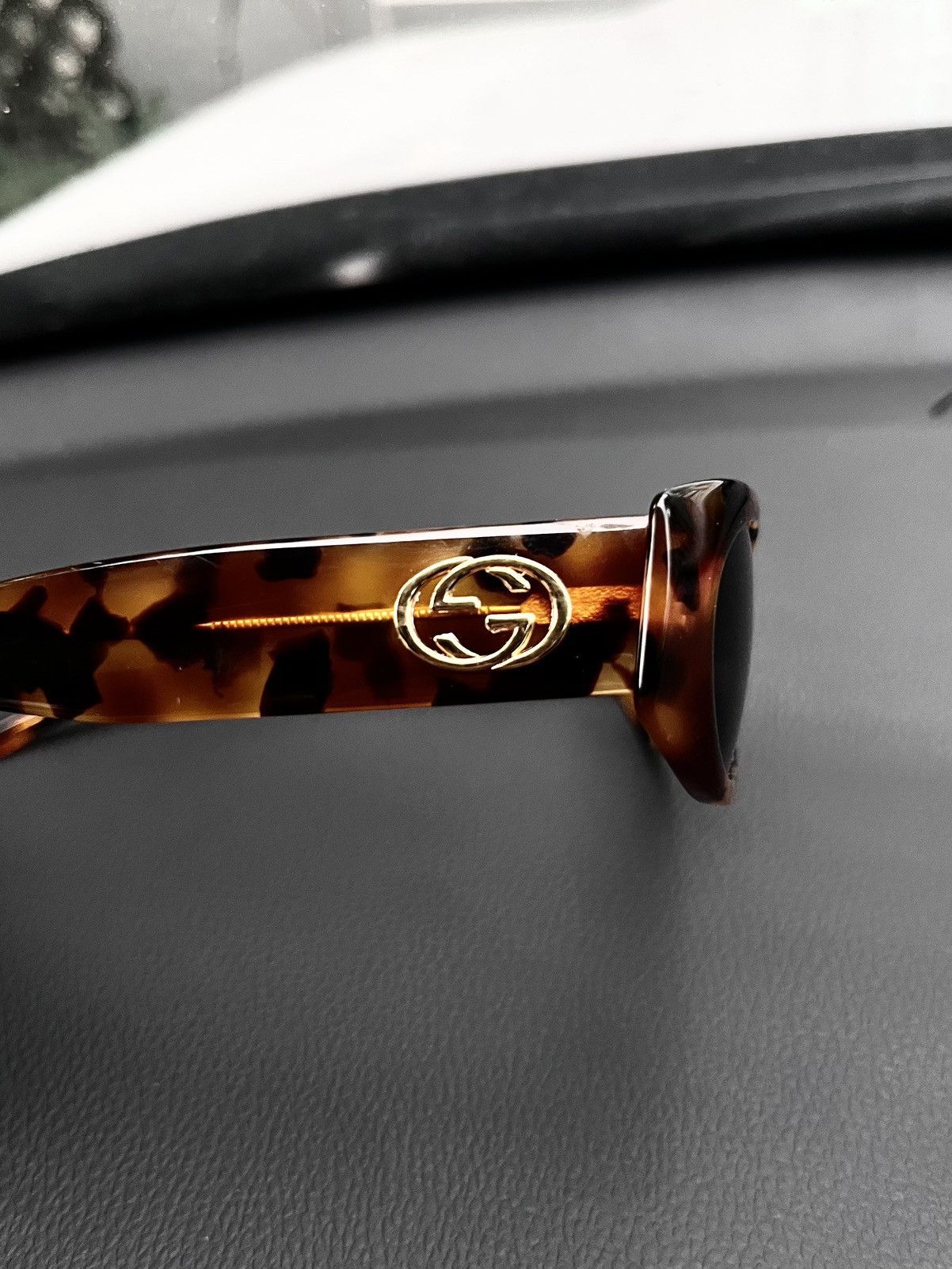Gucci Gucci Tortoise Sunglasses Size 30 - 3 Thumbnail