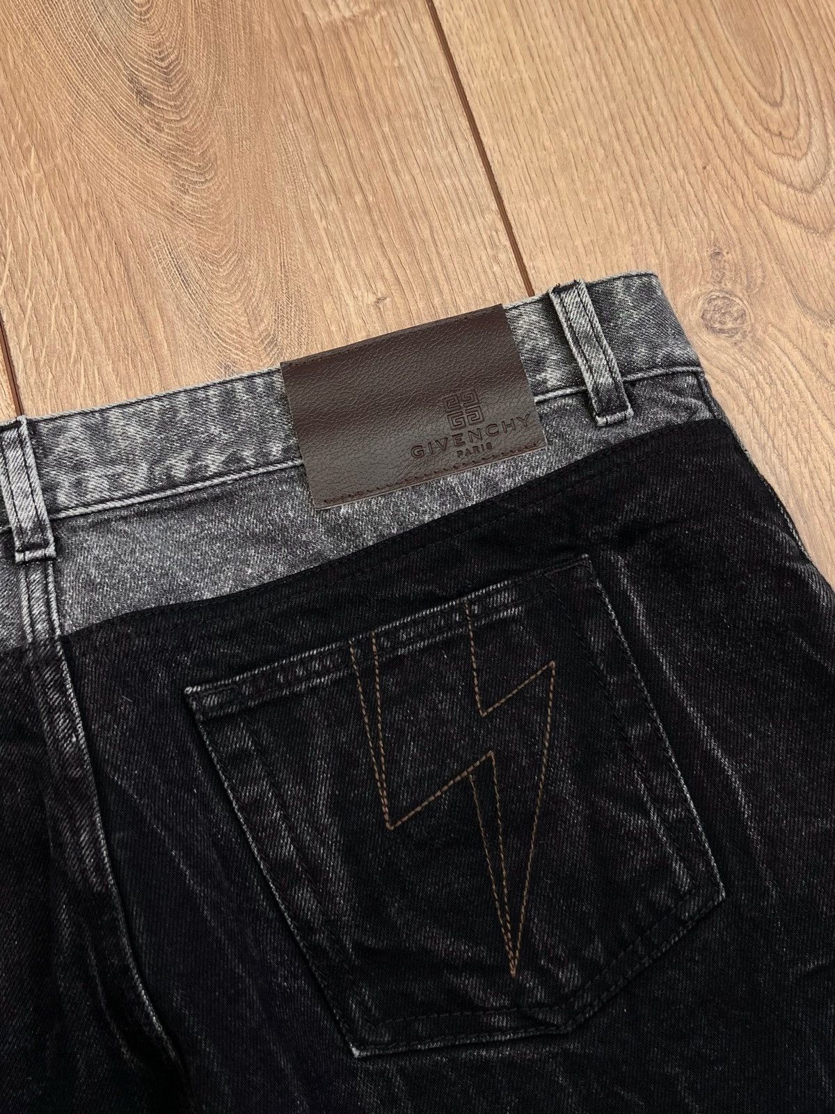 Givenchy Givenchy Jeans Lightning Rare Stone Wash Denim Size US 33 - 6 Thumbnail