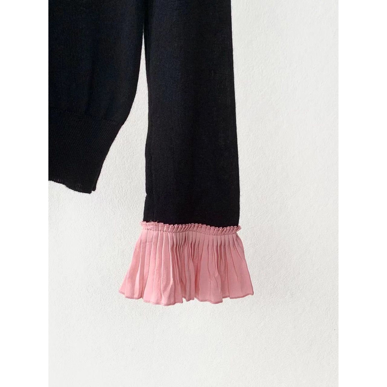 Gucci Gucci Women's Ruffled Color-Blocked Wool Sweater, Black Size M / US 6-8 / IT 42-44 - 6 Thumbnail