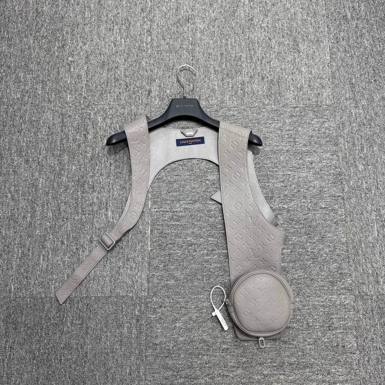 Louis Vuitton Louis Vuitton Tactical Vest with Monogram Print Size US S / EU 44-46 / 1 - 1 Thumbnail