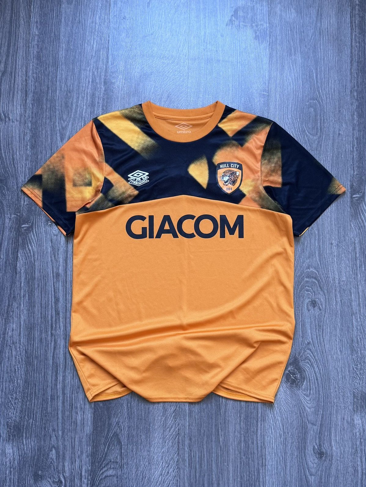 Umbro Vintage Umbro Hull City Soccer Jersey Y2K Drill Blokecore Size US M / EU 48-50 / 2 - 1 Thumbnail