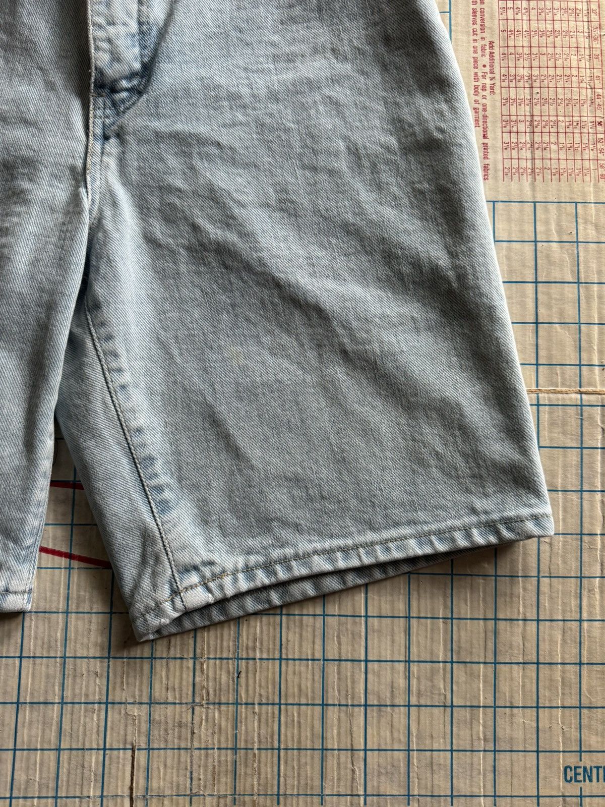 Guess × Vintage Vintage Guess Jean Shorts Men’s Size 28 Light Stonewashed Size US 28 / EU 44 - 4 Thumbnail