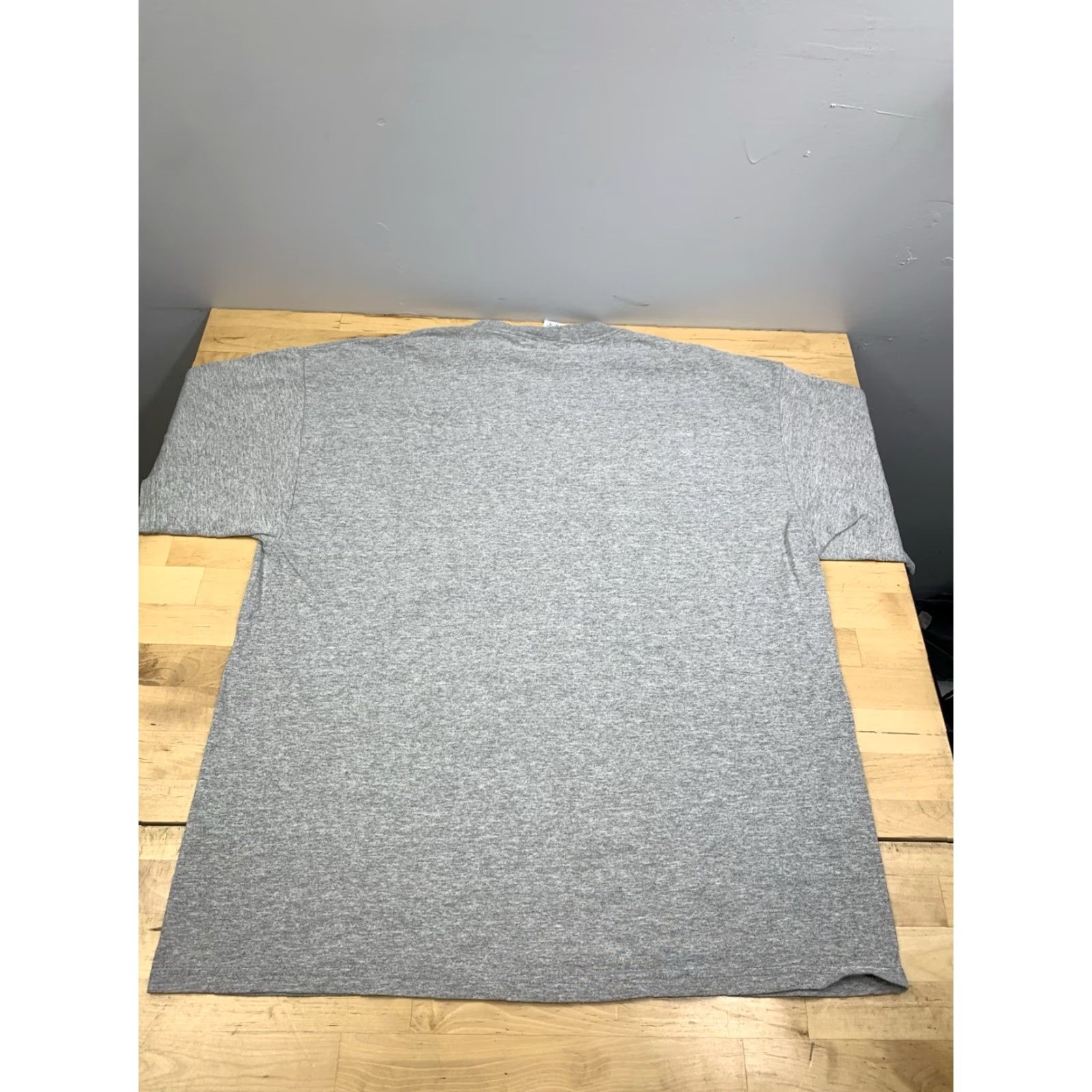 Delta VINTAGE Delta Just Play With Yourself Shirt Mens XL Gray T-Shirt Funny Humor Y2K 11682 Size US XL / EU 56 / 4 - 7 Thumbnail