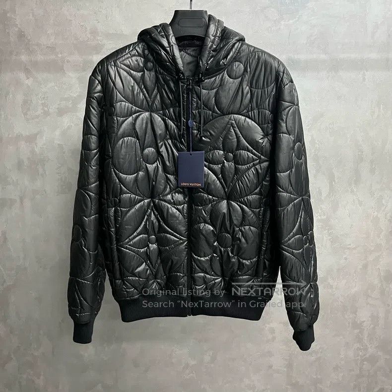 Louis Vuitton Louis Vuitton Black logo embossed graphic zipper solid hoo Size US M / EU 48-50 / 2 - 1 Thumbnail