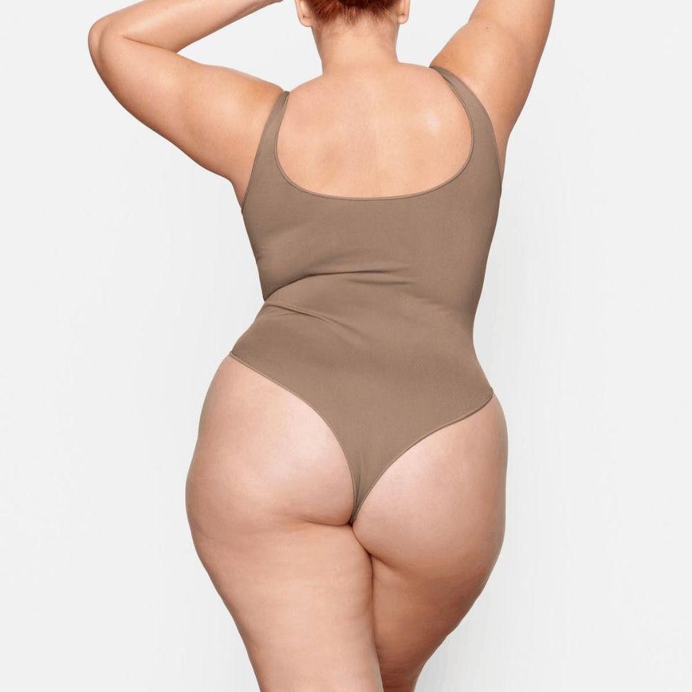 Designer CT1368a SKIMS ESSENTIAL SCOOP NECK BODYSUIT S/M DESERT Size S / US 4 / IT 40 - 2 Thumbnail