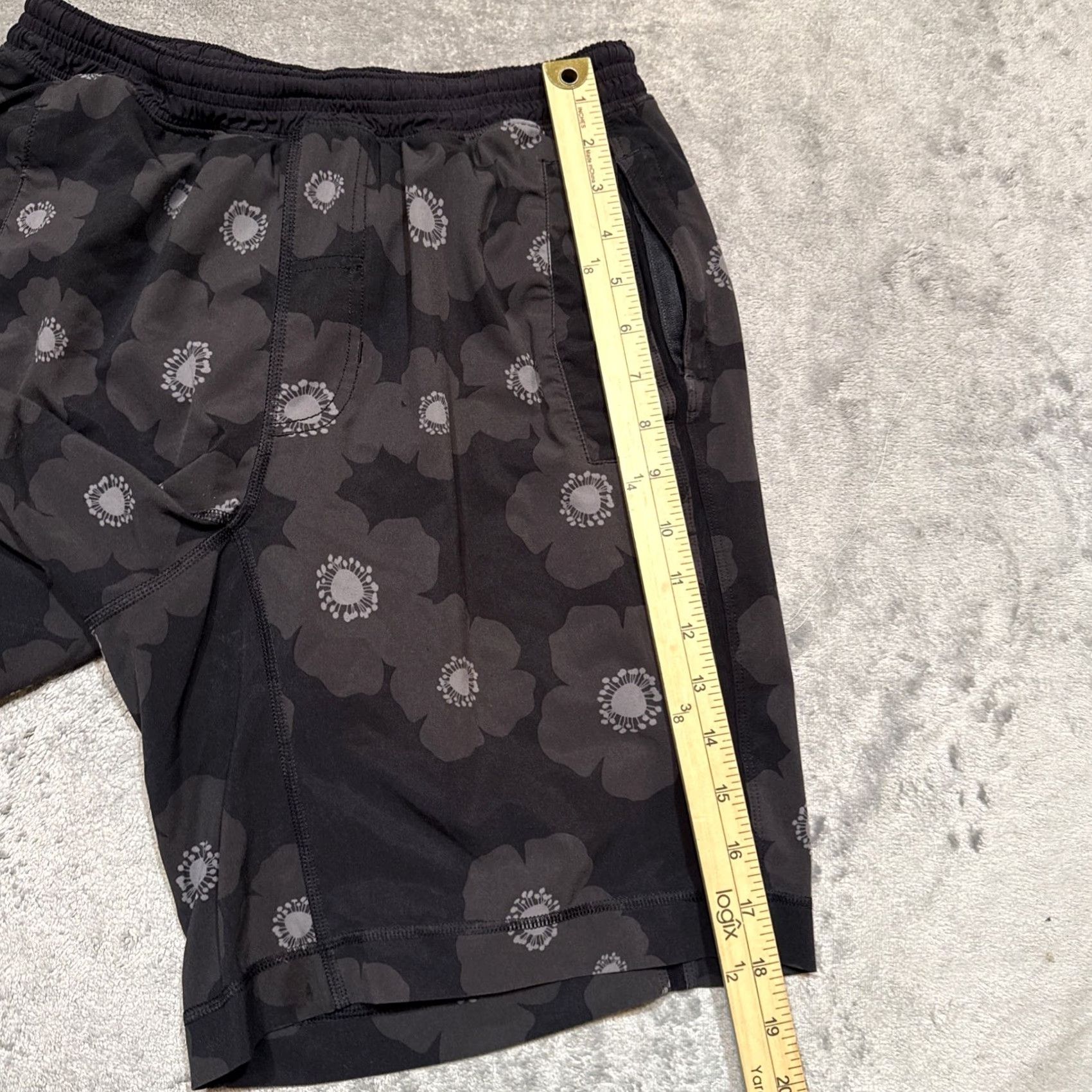 Lululemon Lululemon Pace Breaker Shorts Men's M lined Black Gray Floral Active Gym Size US 31 - 4 Thumbnail