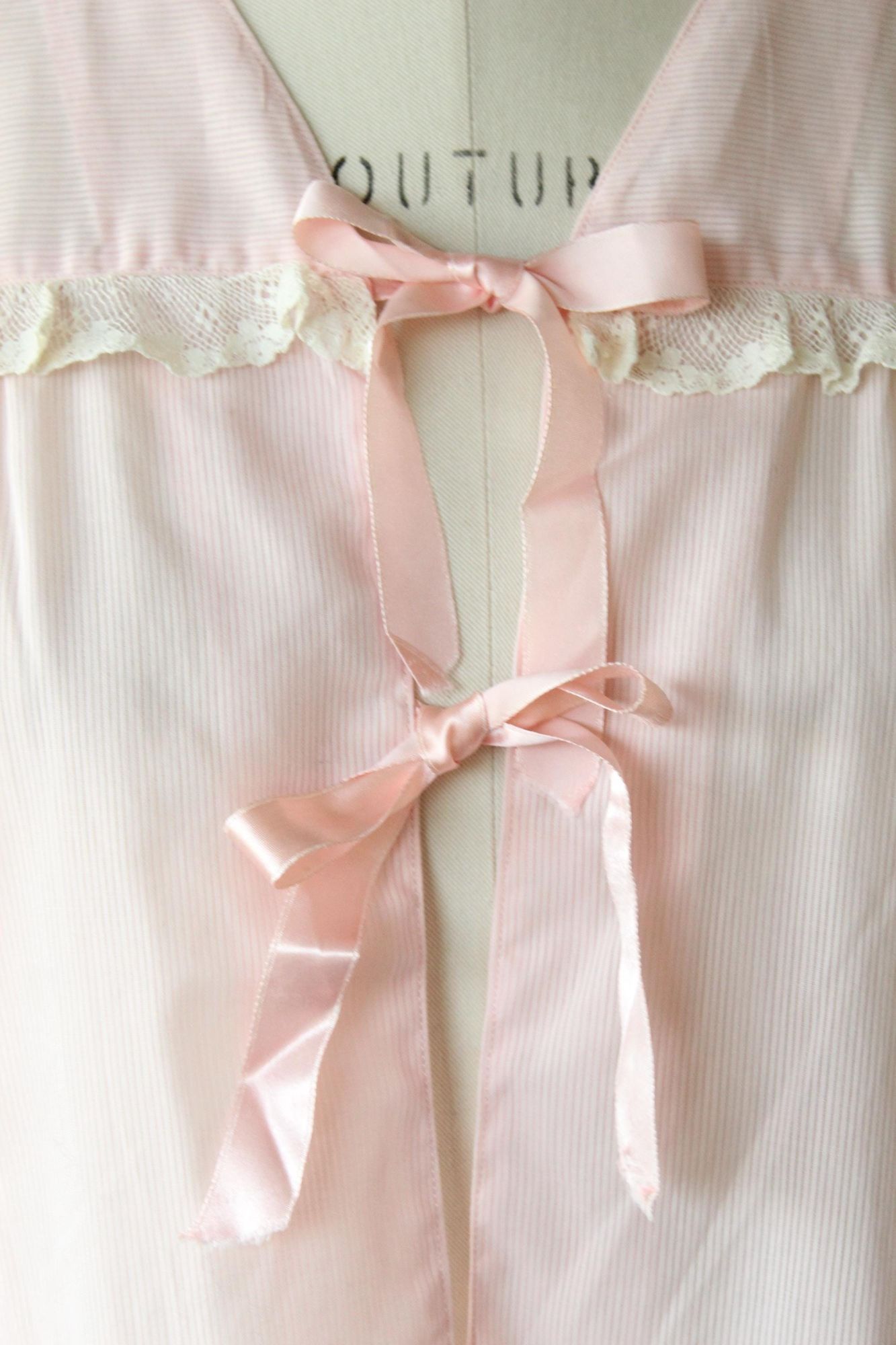 Vintage Vintage 1940s 1950s Bed Jacket, Pale Pink Pinstripes with Pi Size ONE SIZE - 4 Thumbnail