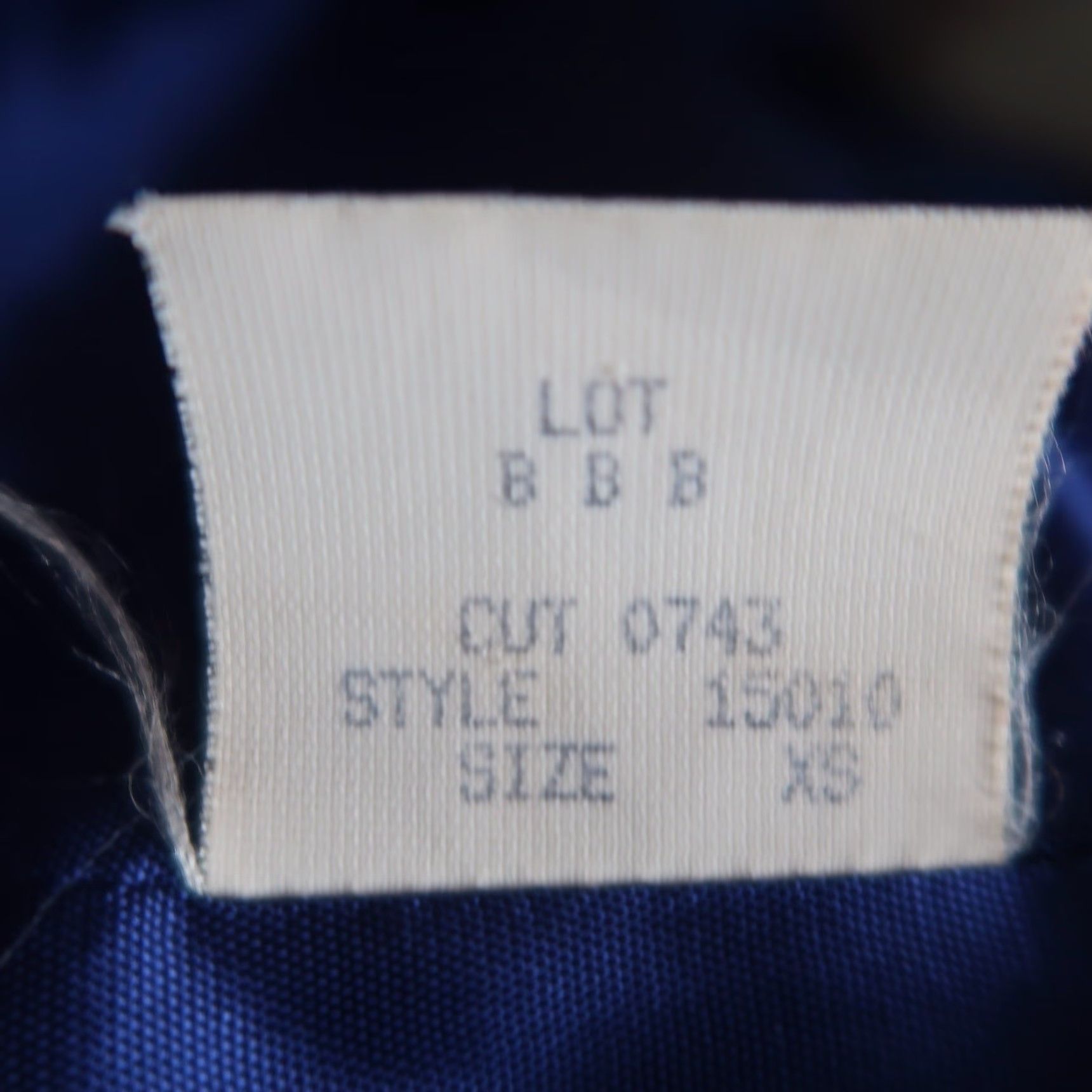 Vintage VINTAGE Karen Kane Vest XS Sleeveless Button Front Cobalt Blue Faux Silk 90s Women Ladies Fashion 90s Size XS / US 0-2 / IT 36-38 - 6 Thumbnail
