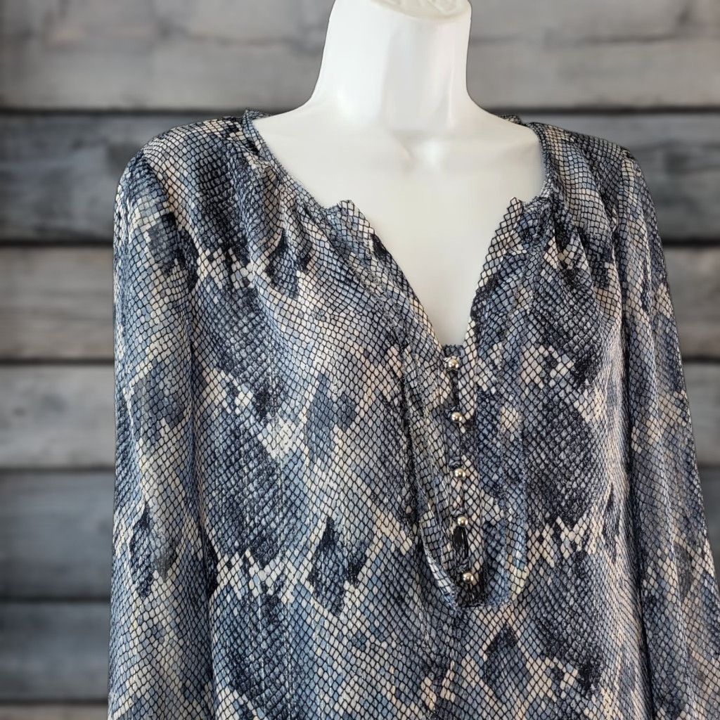 White House Black Market White House Black Market Womens Blouse Sz 4 Blue Snakeskin Print Long Sleeve Size S / US 4 / IT 40 - 1 Thumbnail