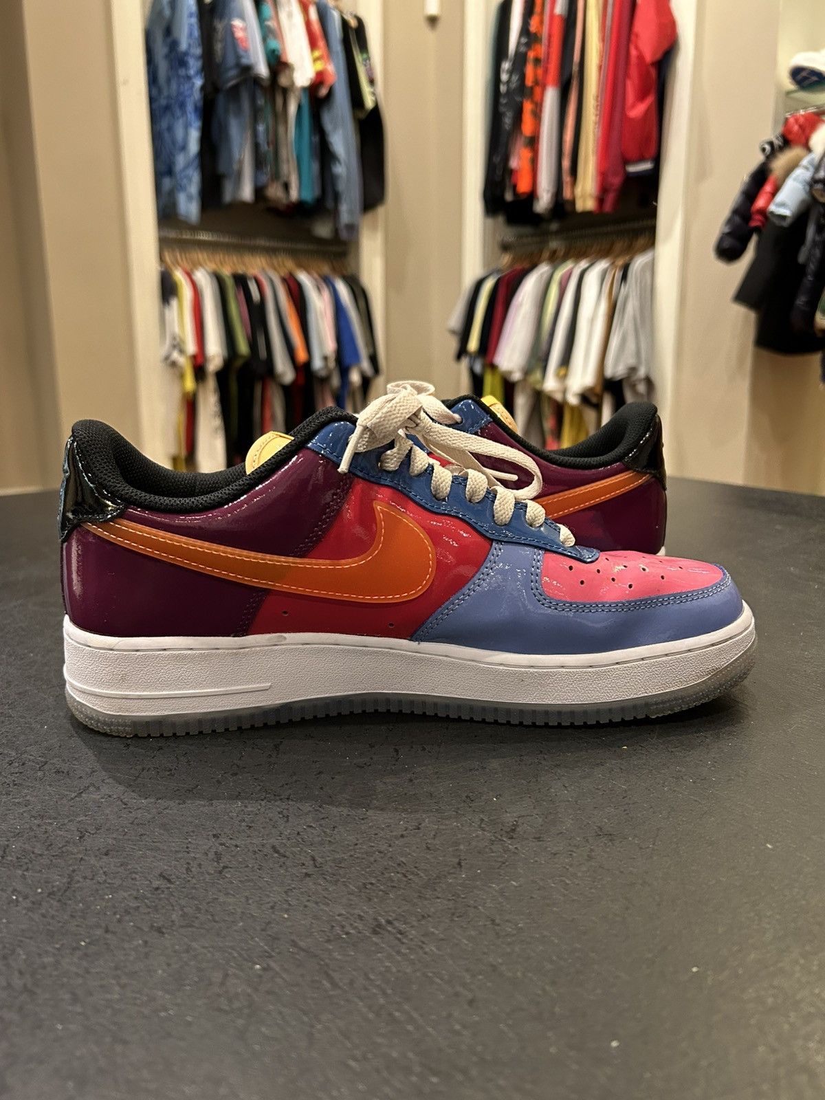 Nike × Undefeated Nike Air Force 1 Low ‘Undefeated Multi Patent’ Size US 10 / EU 43 - 3 Thumbnail