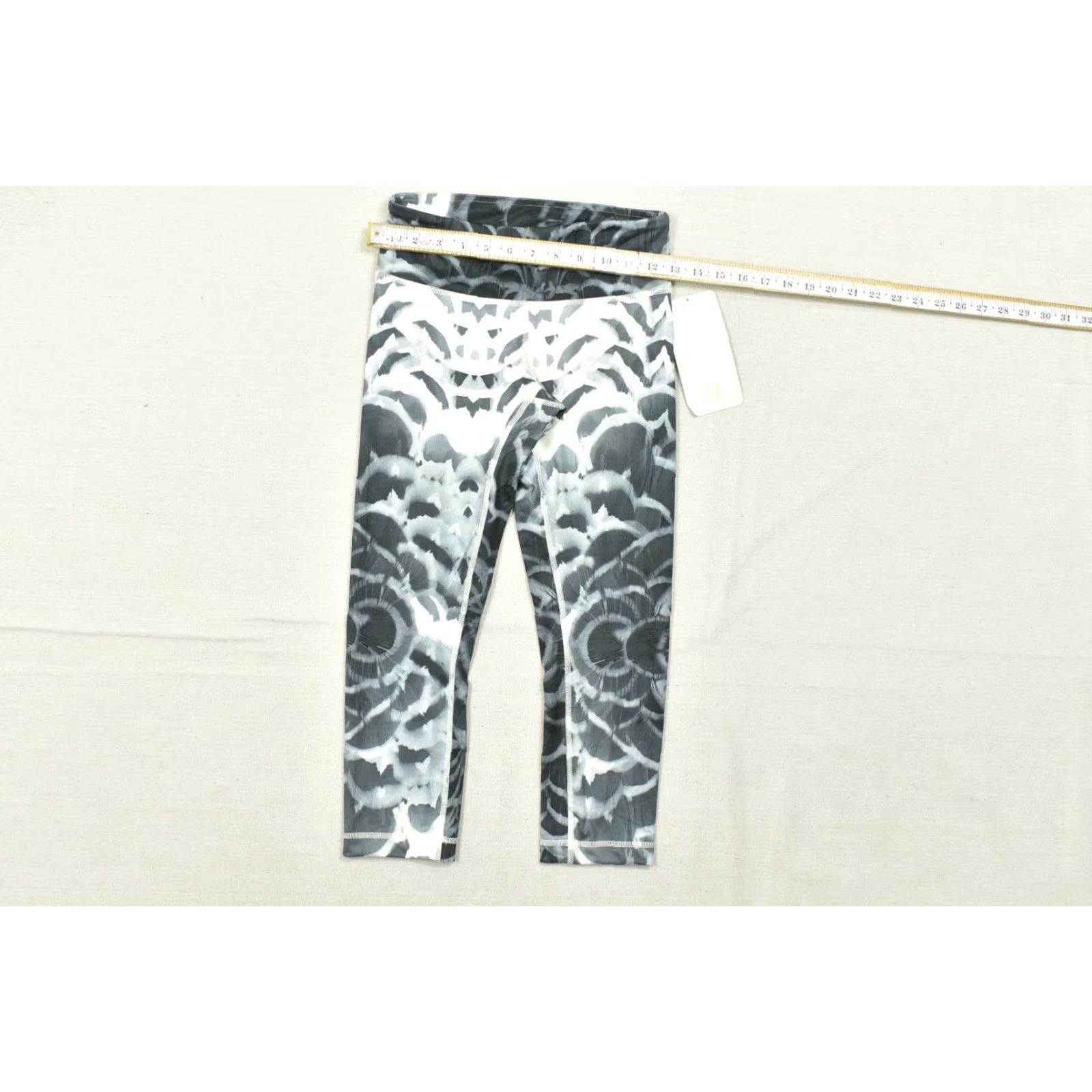 Lululemon Lululemon Wunder Under Crop II Leggings Size 4 Black White Full-On Luon Womens Crop Pants Skinny 26 in Inseam Size 27" / US 4 / IT 40 - 8 Thumbnail
