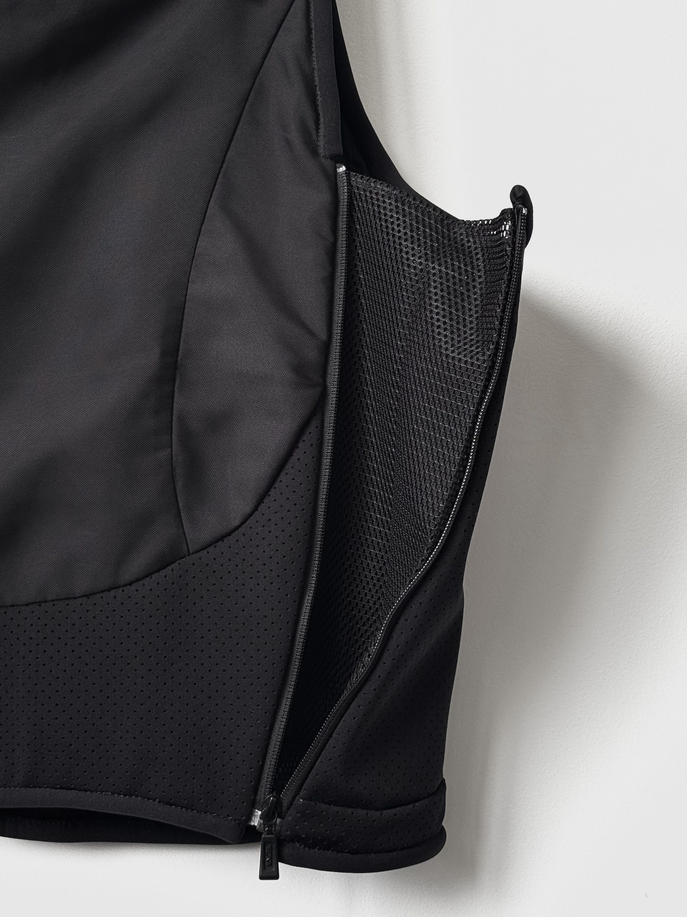 Tumi Tumi Sleevleess Black Travel Jacket Size US L / EU 52-54 / 3 - 9 Thumbnail