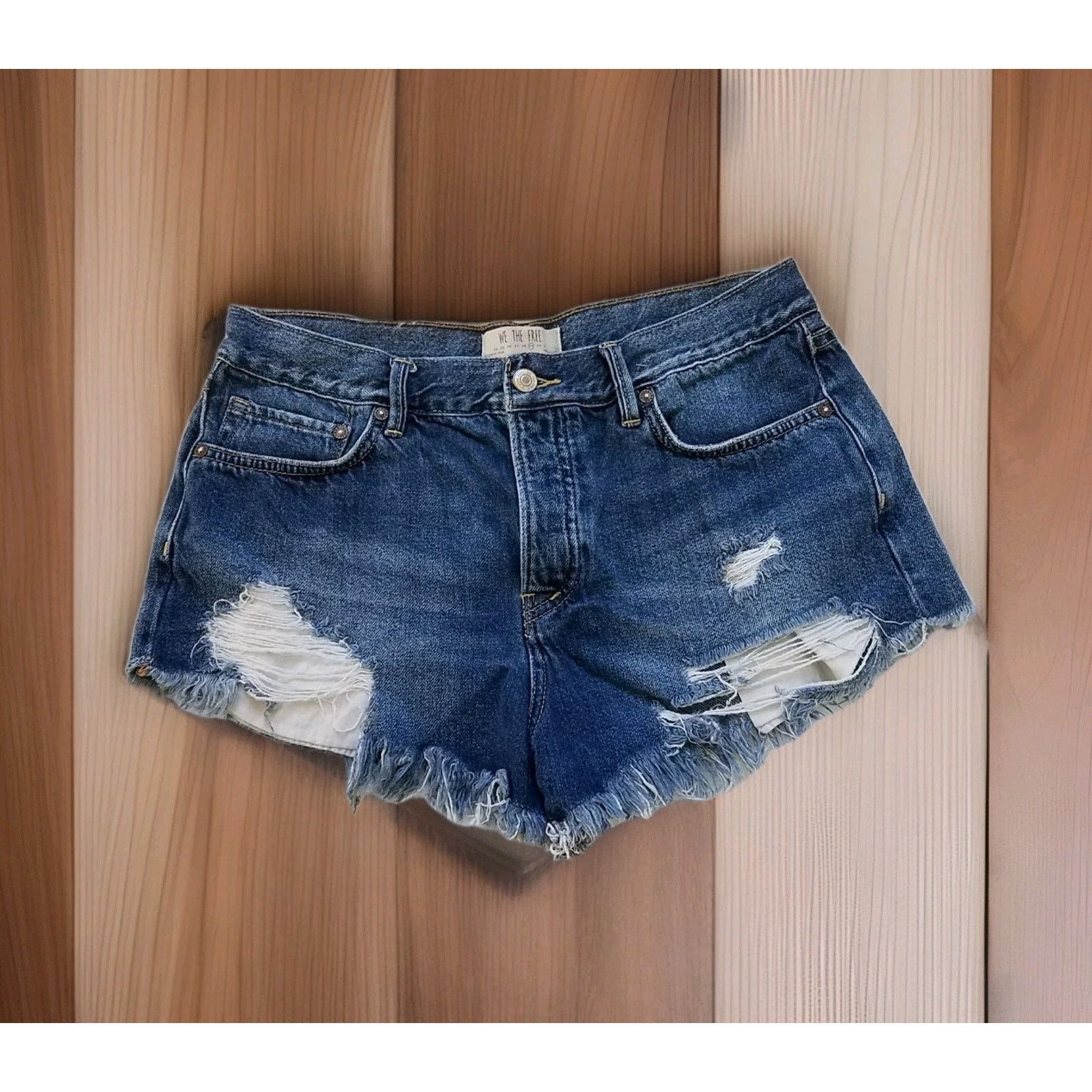 Free People We The Free Shorts 28 Byron Bay Cut Off Distressed Destroyed Size 28" / US 6 / IT 42 - 1 Thumbnail