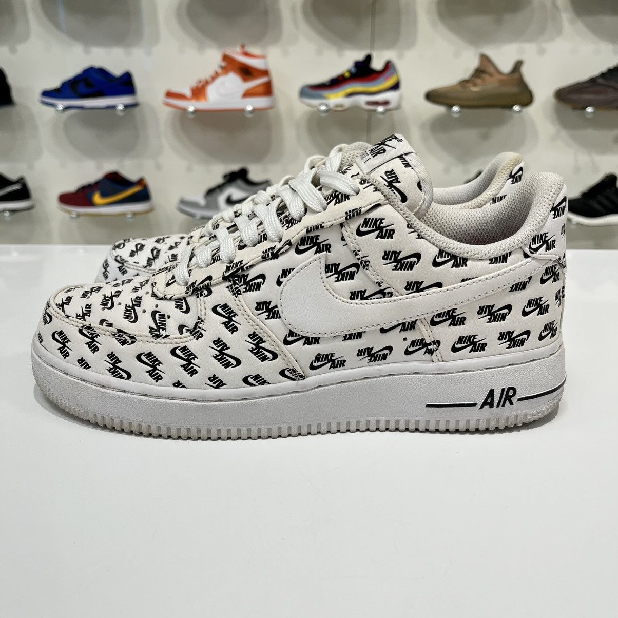 Nike Nike Air Force 1 Low All Over Logo White Size US 7.5 / EU 40-41 - 2 Thumbnail