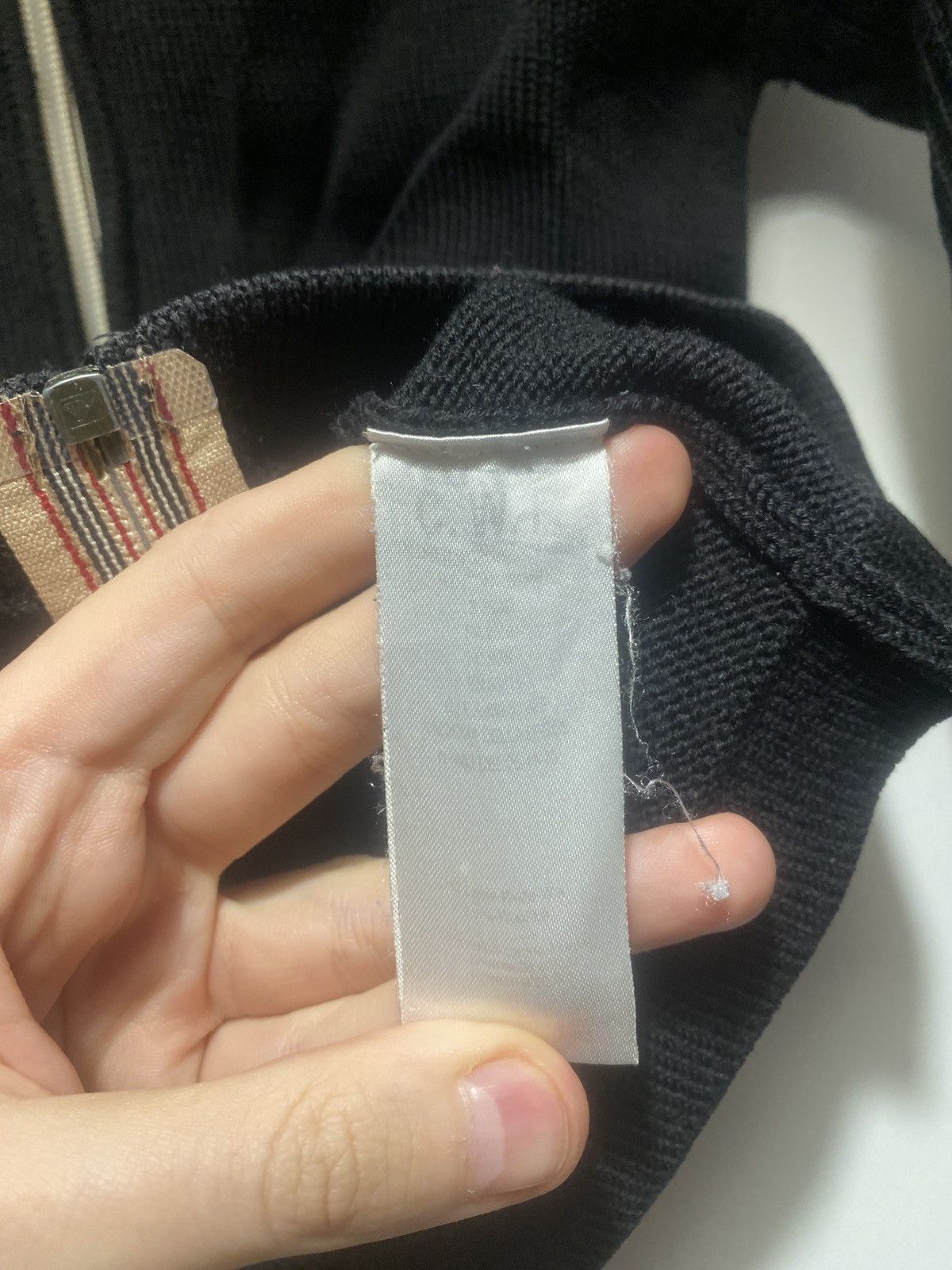 Burberry Burberry luxury zip knitwear with pattern on shoulders Size XS / US 0-2 / IT 36-38 - 3 Thumbnail