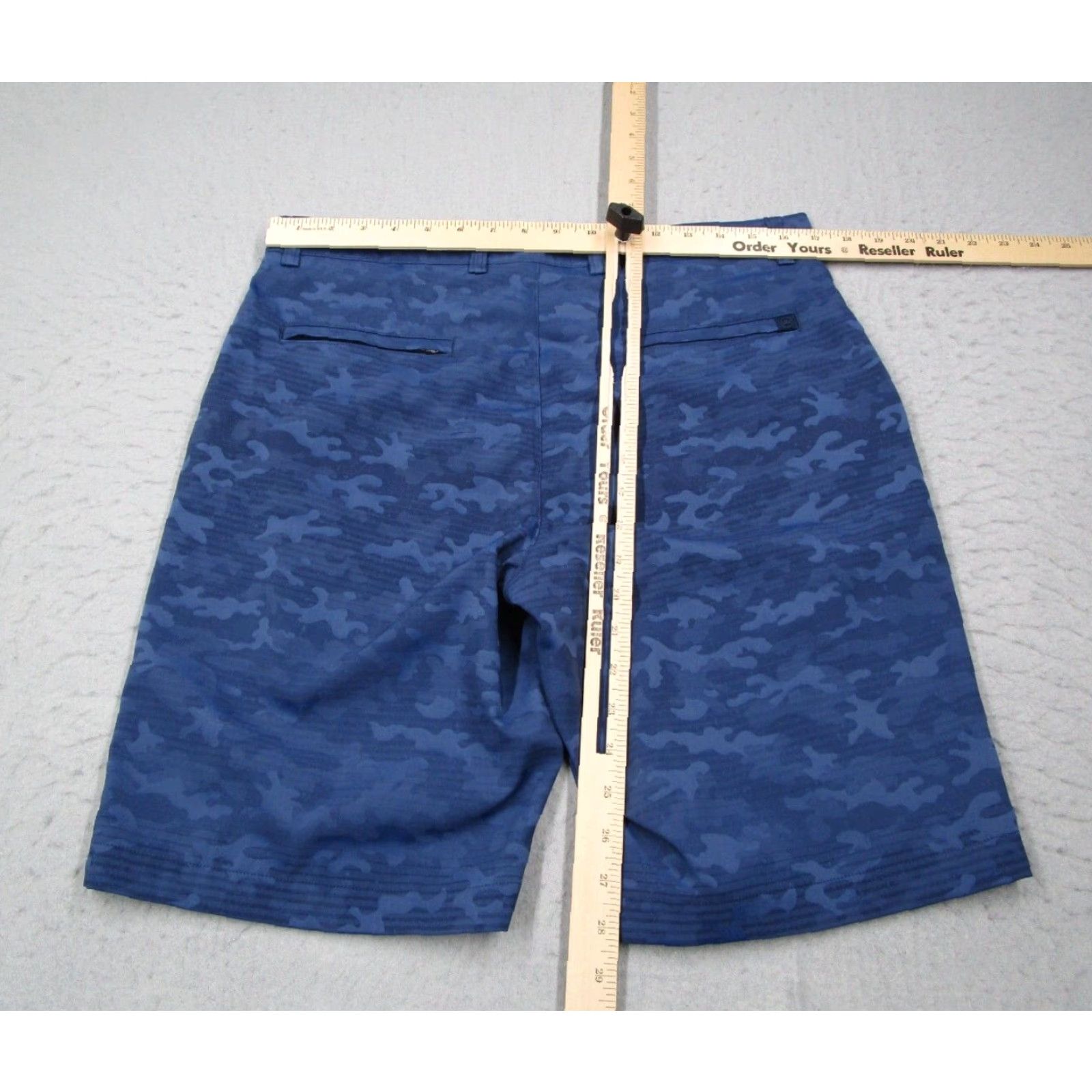 Peter Millar Peter Millar Shorts Mens 33 Blue Camo Shackleford Performance 10" Hybrid Golf Size US 33 - 6 Thumbnail