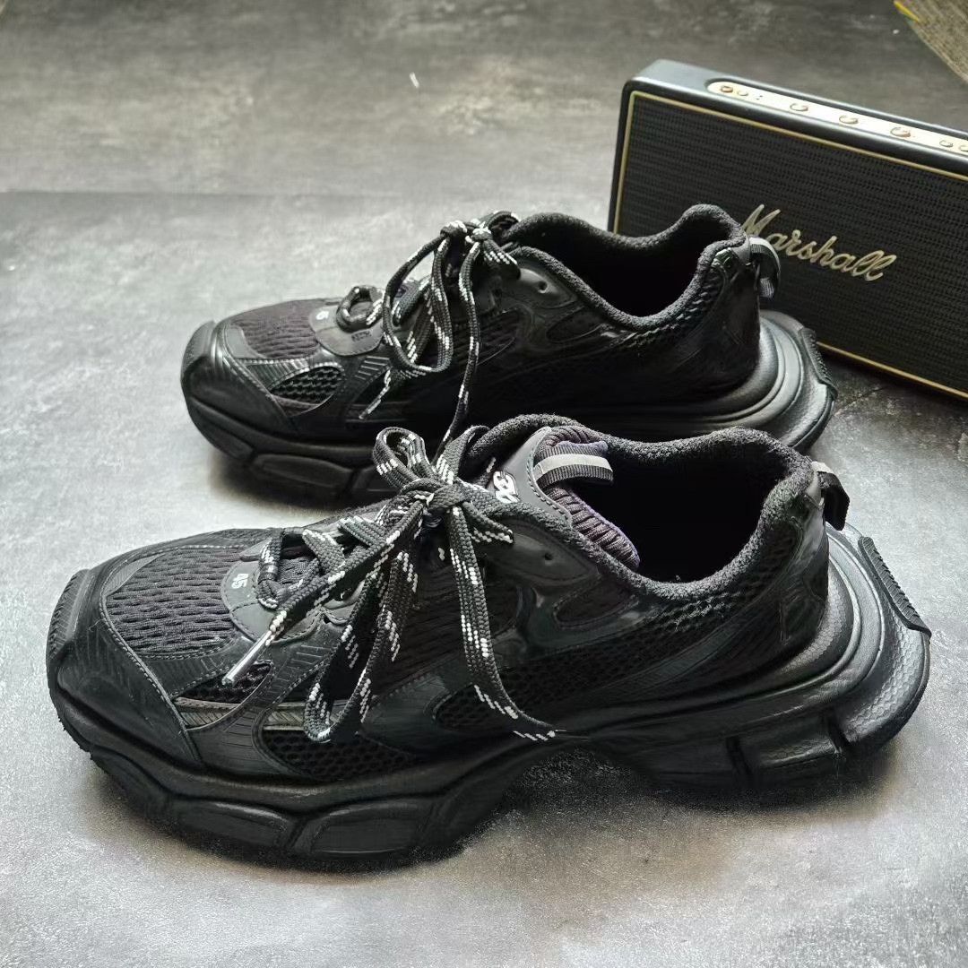 Balenciaga Balenciaga Black Lowtop Sneakers XXXL Men Size US 10 / EU 43 - 1 Thumbnail