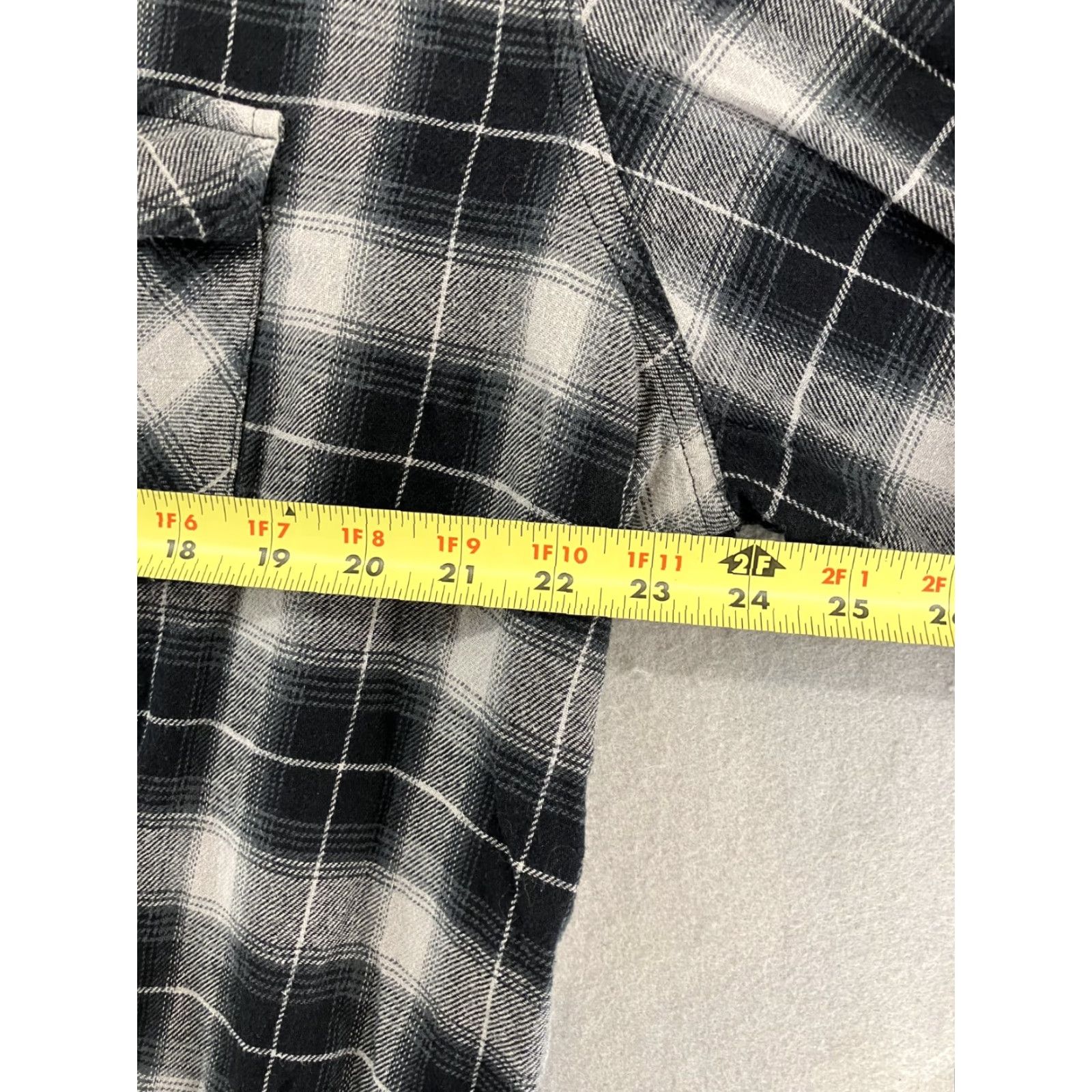 Wrangler Wrangler Wrancher Long Sleeve Button-Down Mens 2XT Grey Plaid Pearl Snaps Shirt Size US XXL / EU 58 / 5 - 4 Thumbnail