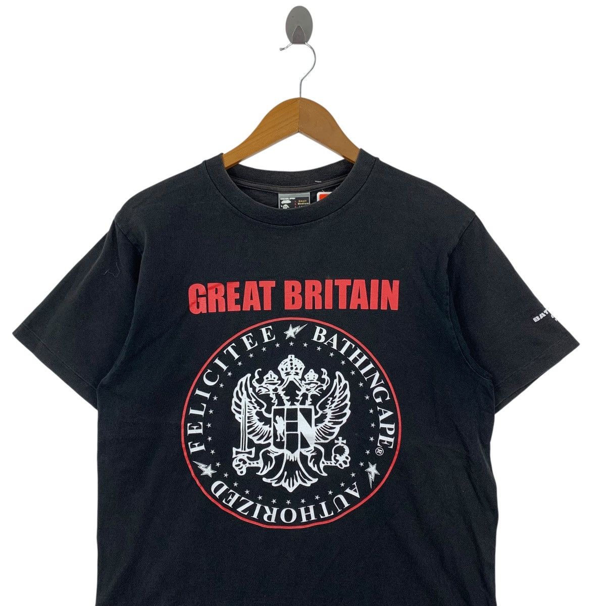Vintage Vintage 90s A BATHING APE Great Britain Ramones Japan TShirt Size US M / EU 48-50 / 2 - 2 Thumbnail