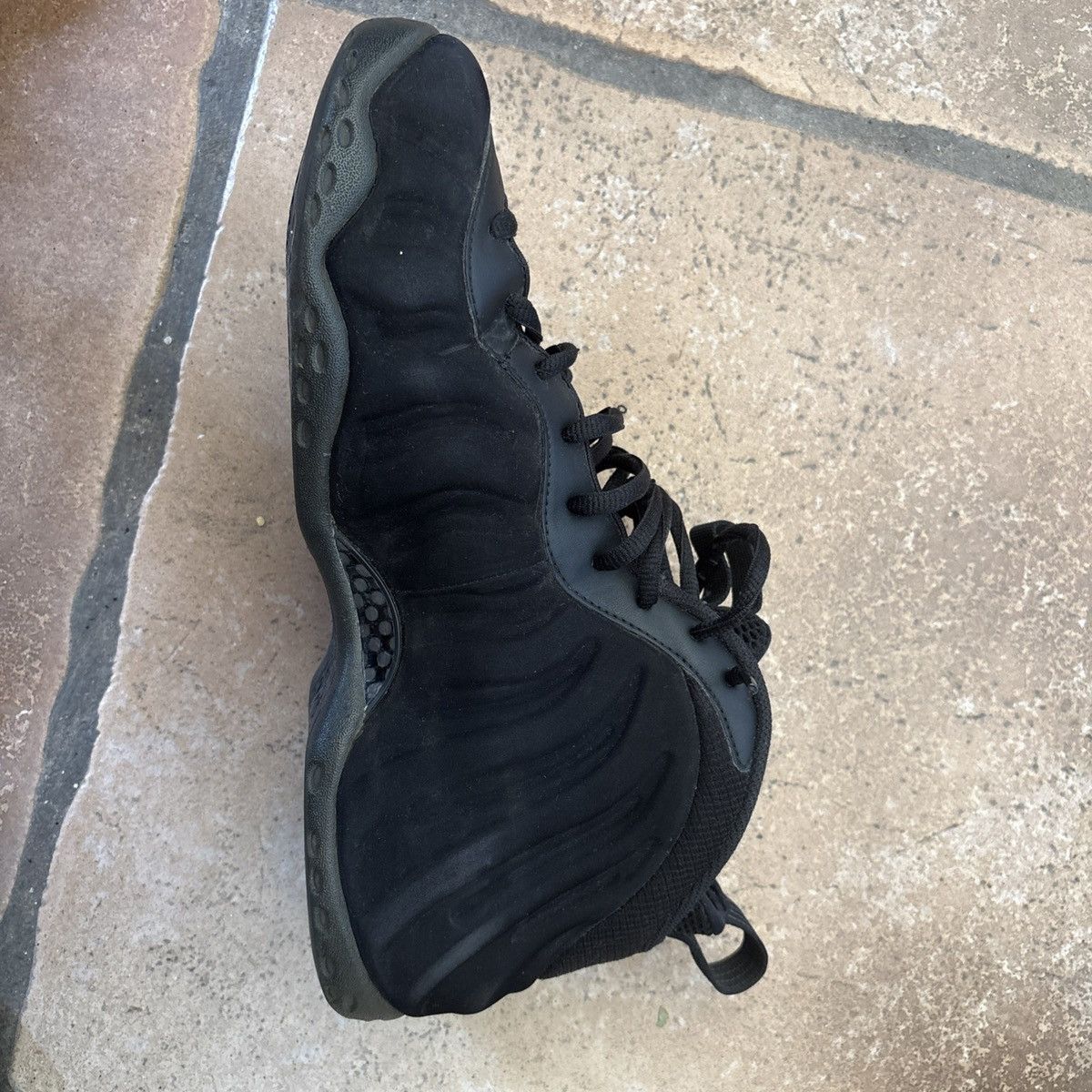 Straye Logan Puff - Black Suede