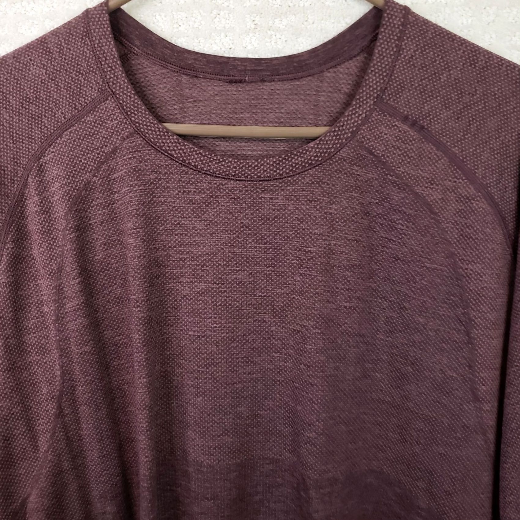 Lululemon Lululemon Men T-Shirt Burgundy Short Sleeve Crew Neck 2XL Athletic Fit 47 in Chest Breathing Lightweight Stretch Packable Cotton Lyocell Lycra Size US 39 - 3 Thumbnail