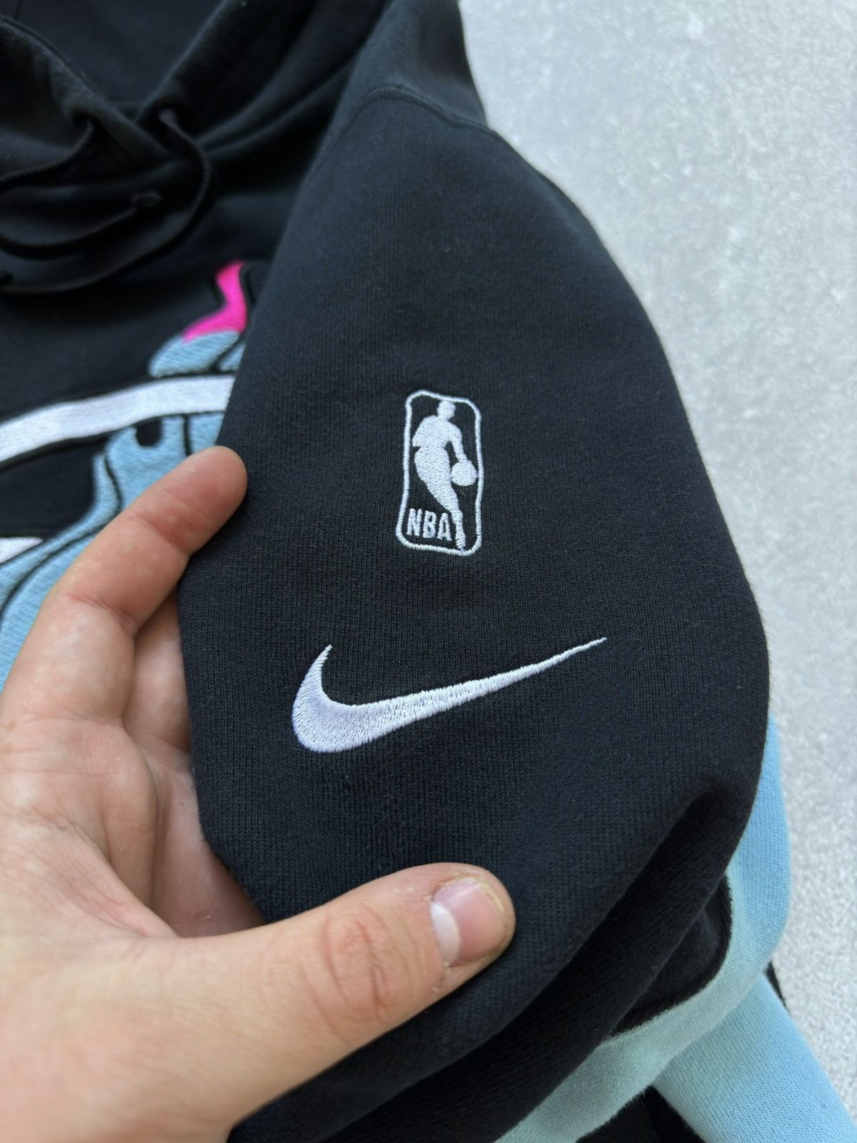 NBA × Nike × Vintage Vintage Nike NBA Miami Heat Vice City Basketball Hoodie Size US M / EU 48-50 / 2 - 6 Thumbnail