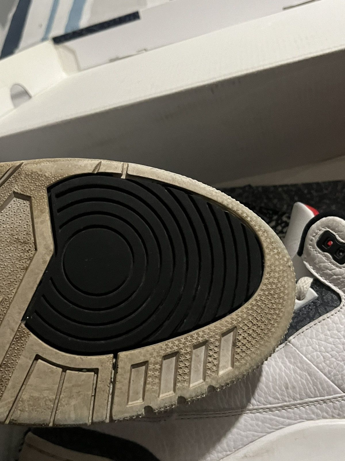 Jordan Brand × Nike Fire Red Jordan 3s Size US 10 / EU 43 - 4 Thumbnail