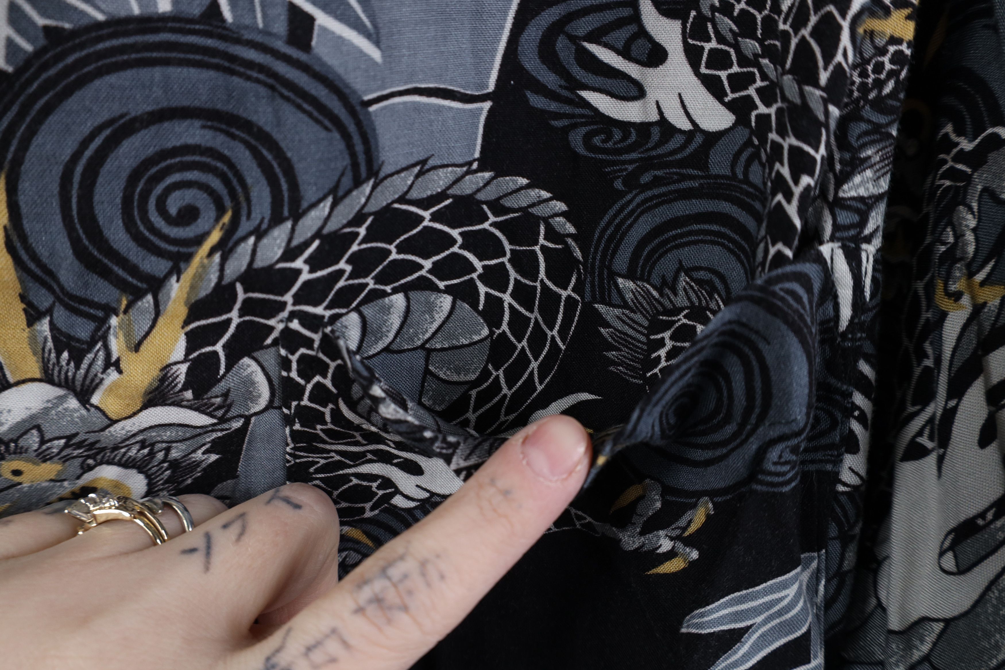 Vintage Vintage 90s Streetwear Gabardine Dragon Casino Button Shirt Size US XL / EU 56 / 4 - 4 Thumbnail