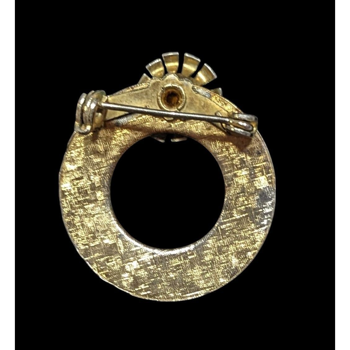 Other Vintage Elegant Textured Gold Tone Open Circle Brooch With R Size ONE SIZE - 3 Thumbnail