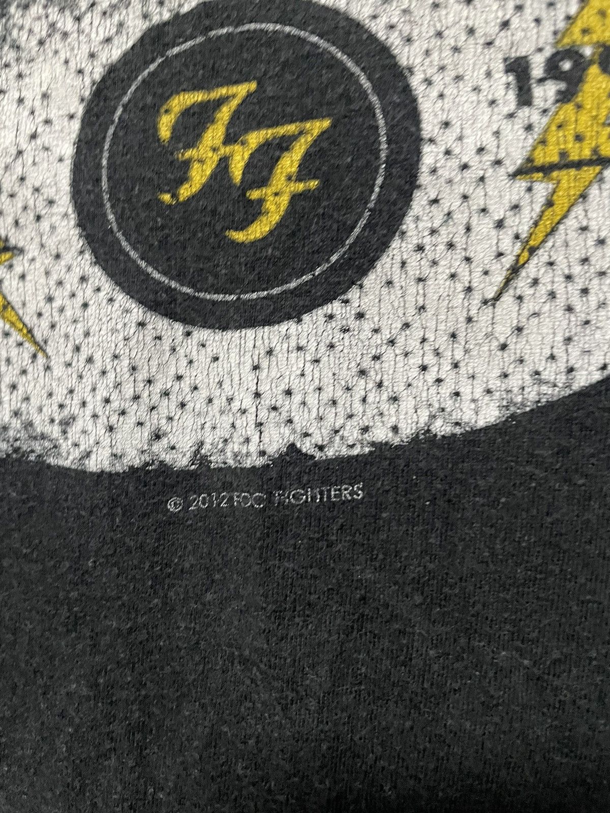 Band Tees × Vintage Vintage 2012 Foo Fighters Band Tour Tee Y2K T Shirt Graphic Size US L / EU 52-54 / 3 - 6 Thumbnail