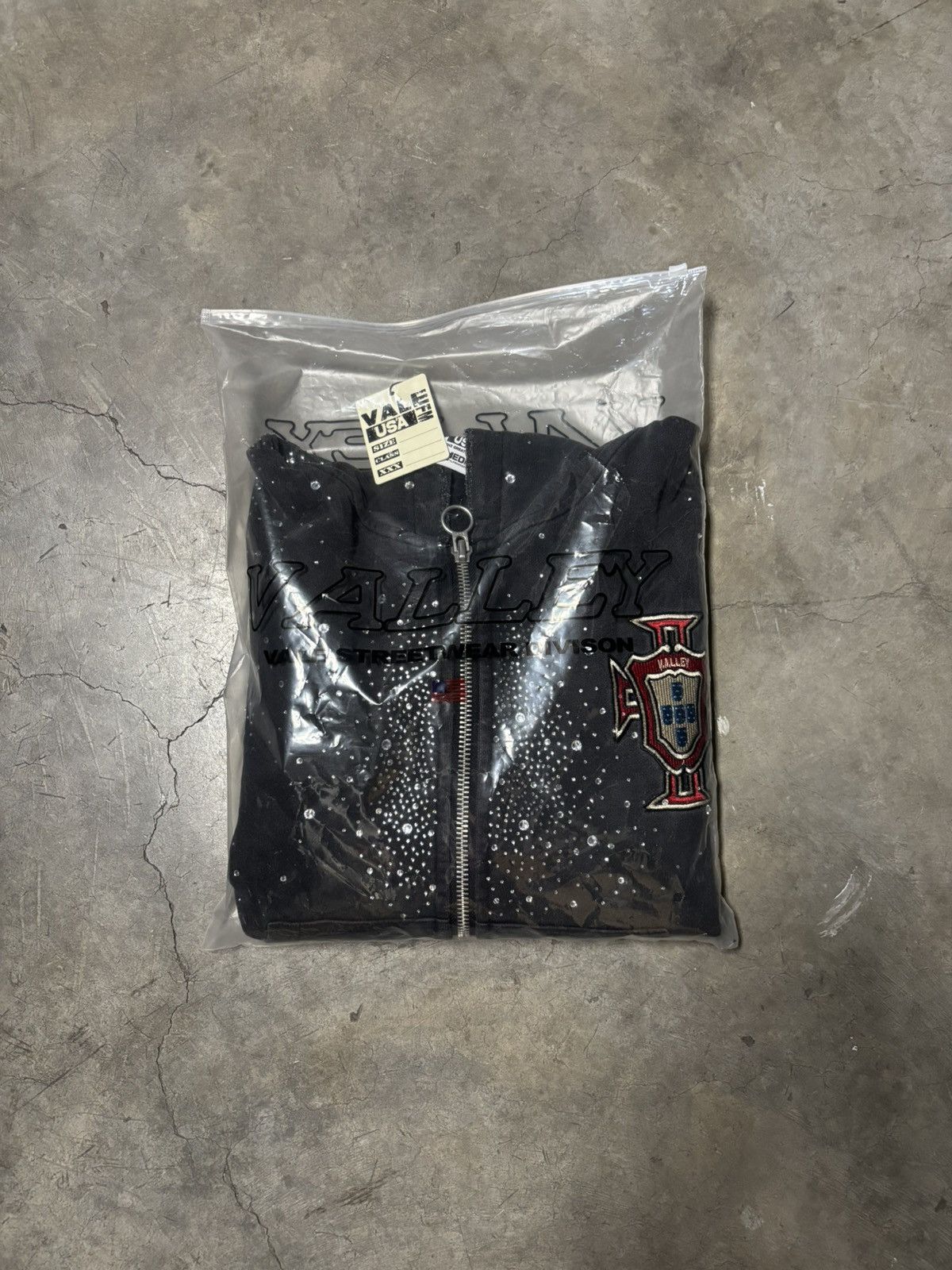 Vale Vale Forever Pluto Custered Zip Up 'Black' Size US M / EU 48-50 / 2 - 10 Thumbnail