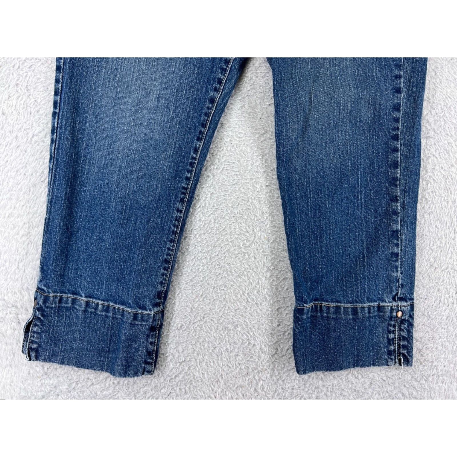 Levi's Levis Jeans Women 8 Blue Denim 515 Bootcut Mid Rise 29x27 Cotton Blend Zip Pockets Distressed Stretch Regular 5-Pocket Design Womens Jeans Size 30" / US 8 / IT 44 - 6 Thumbnail