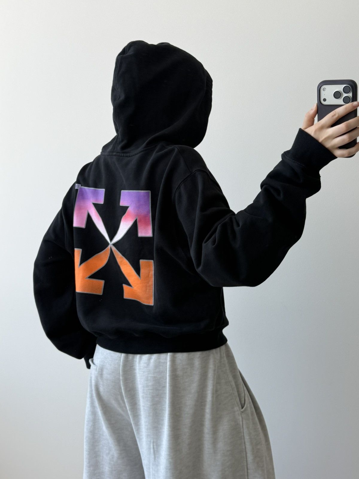 Off-White Off-White SS21 Gradient Arrow Black Hoodie Size L / US 10 / IT 46 - 2 Thumbnail